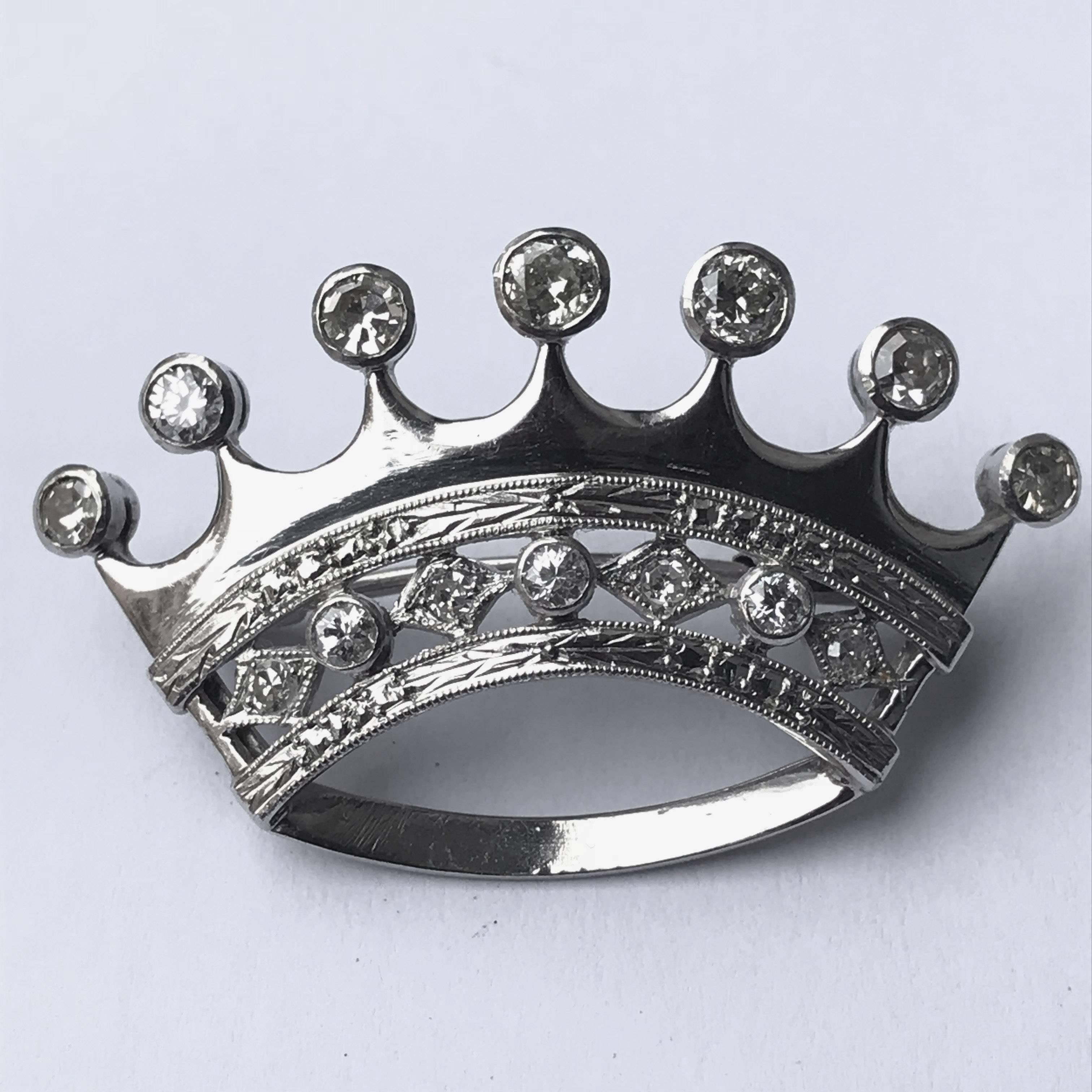 18-Karat Brooch in White Gold and Diamonds, Crown-Shaped Pins 4