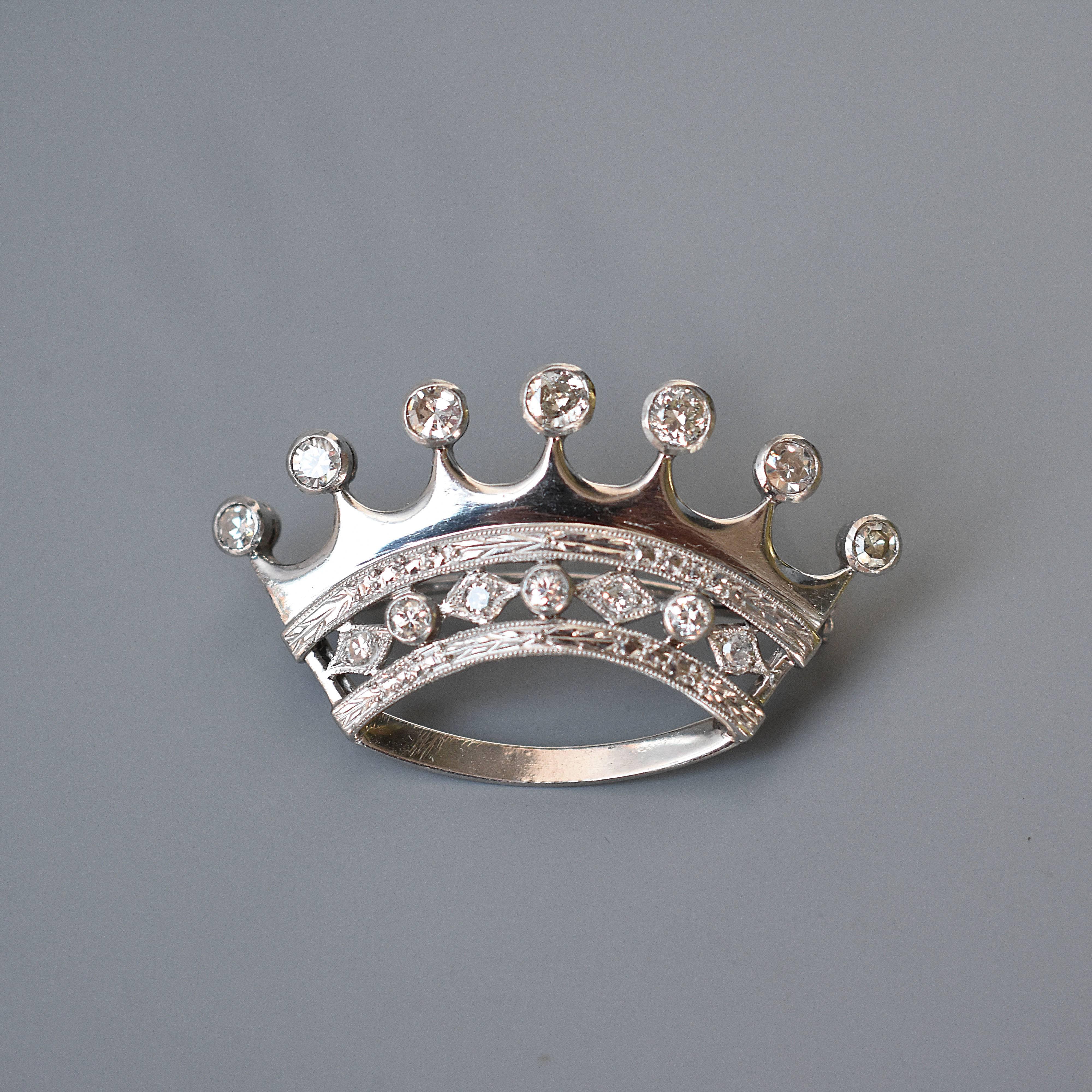 Italian 18-Karat Brooch in White Gold and Diamonds, Crown-Shaped Pins