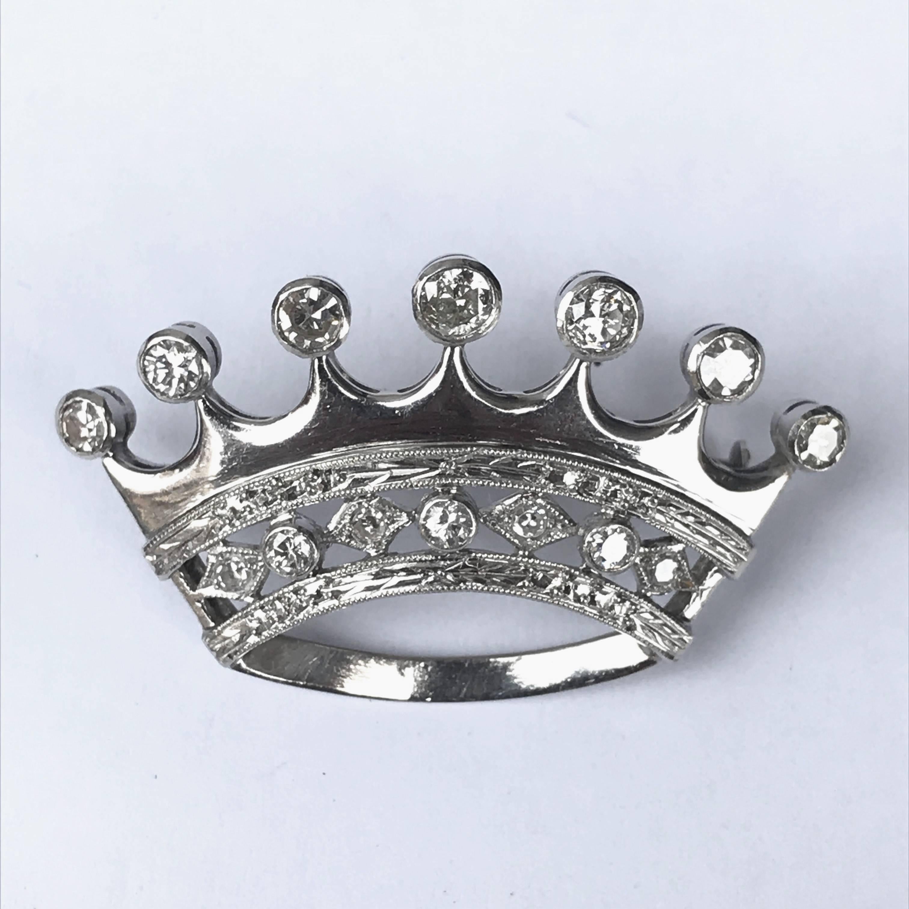 18-Karat Brooch in White Gold and Diamonds, Crown-Shaped Pins 3