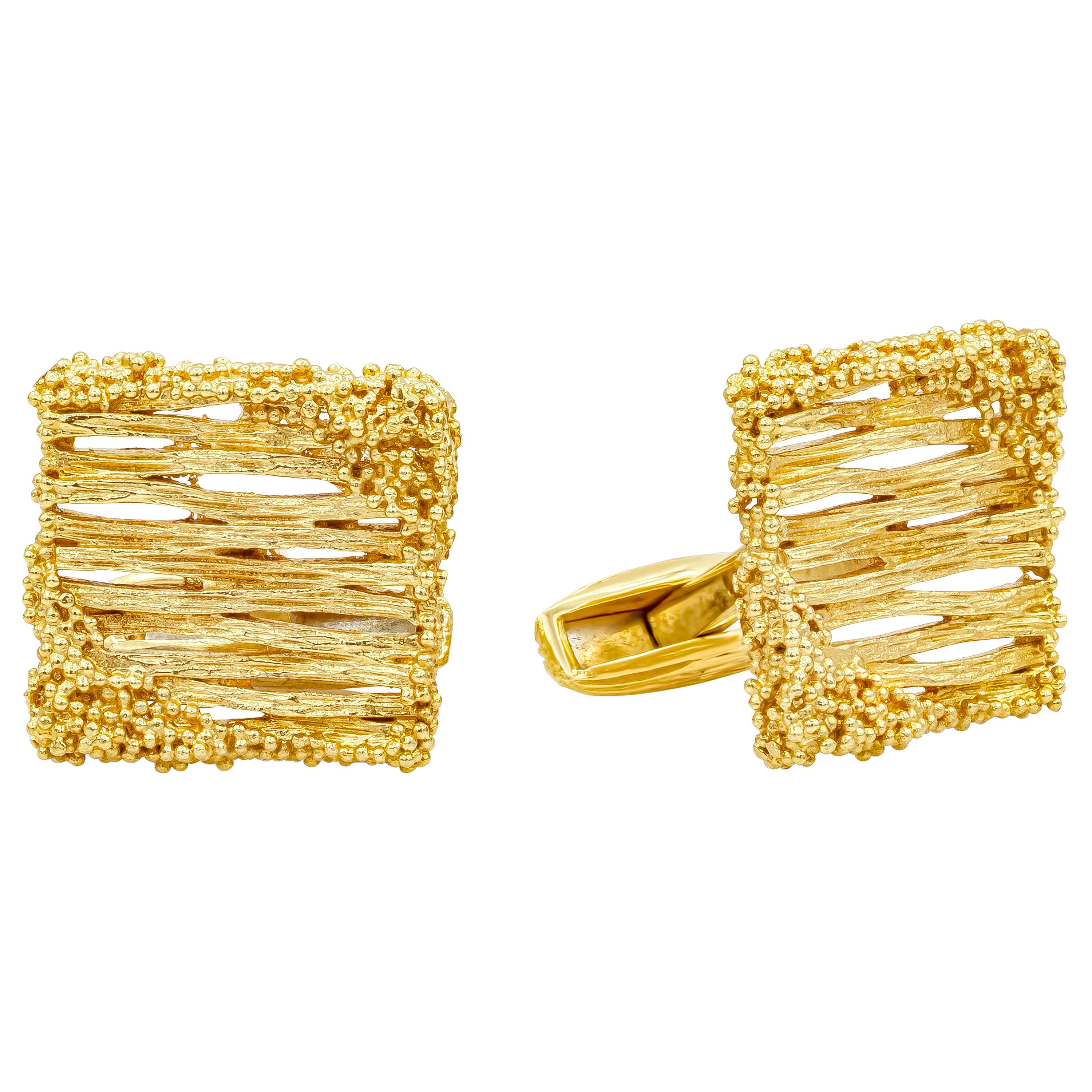 Roman Malakov 18 Karat Brushed Yellow Gold Square Striated Pattern Cufflinks For Sale