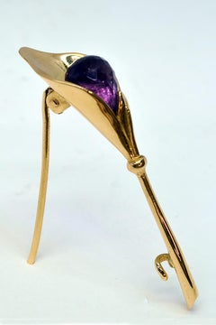 18 Karat Calla Lily Brooch Set with a Briolette Cut Amethyst
