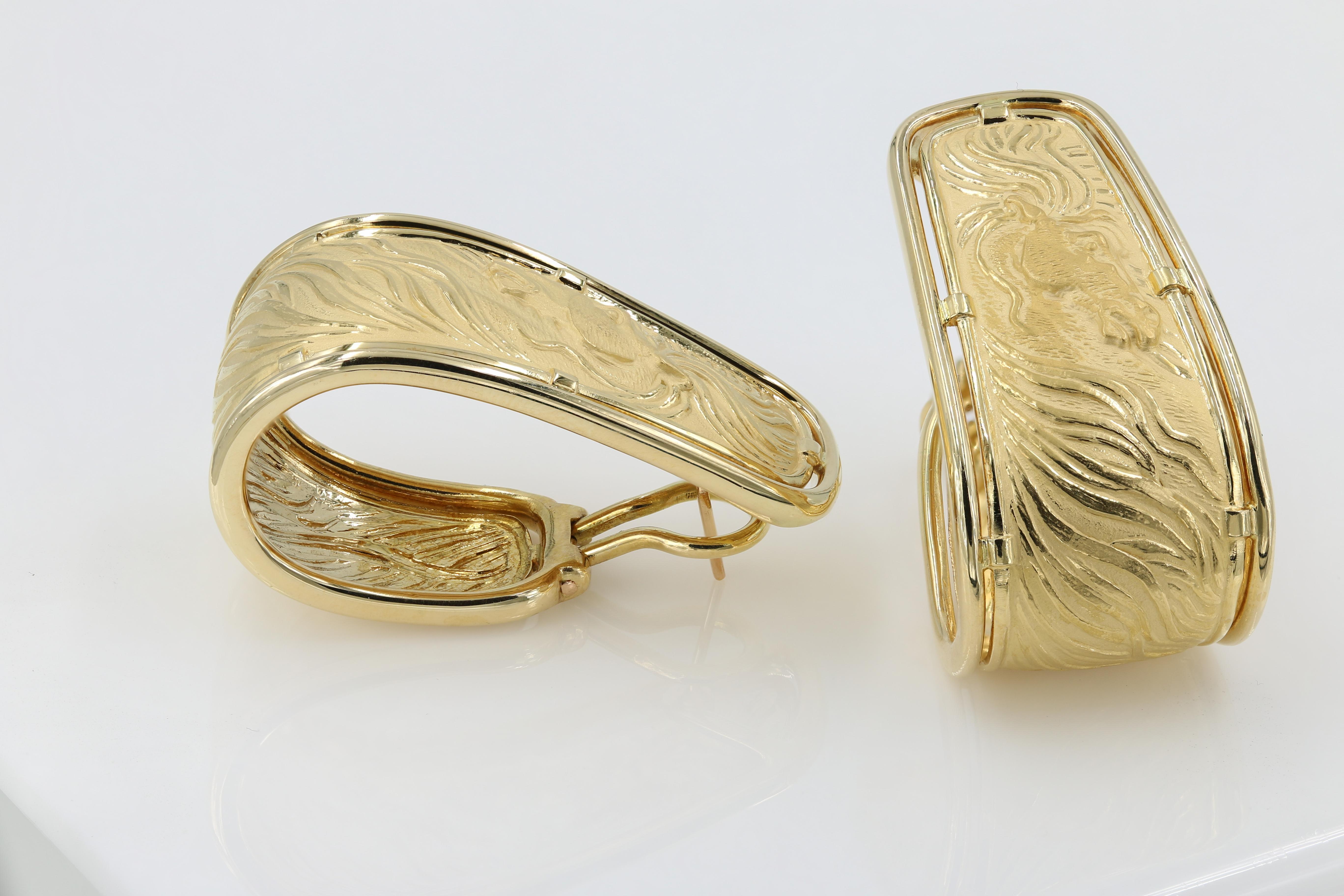 18 Karat Carrera y Carrera Yellow Gold Earrings with “Horse” Theme In Excellent Condition In Chicago, IL