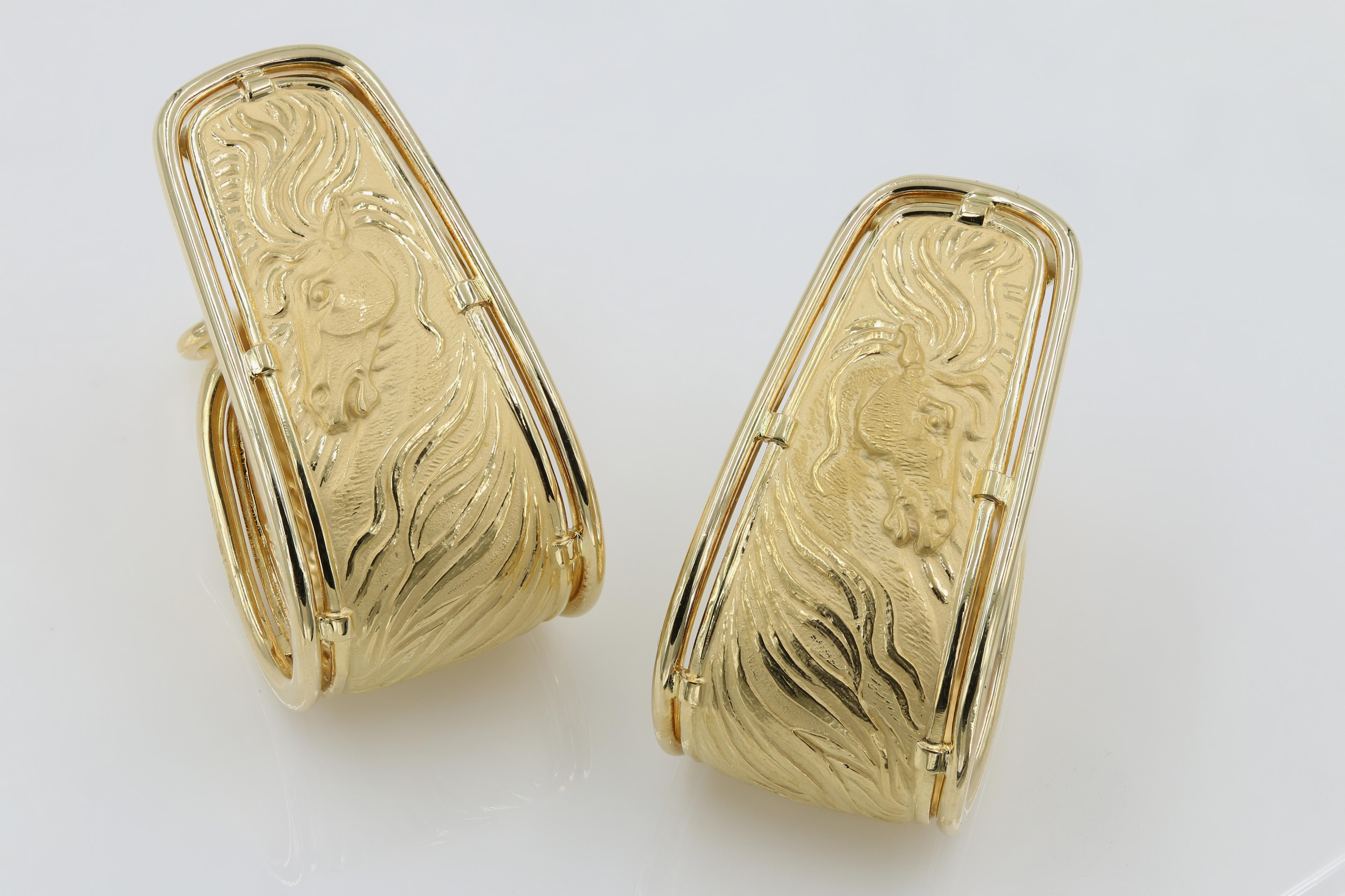 Women's 18 Karat Carrera y Carrera Yellow Gold Earrings with “Horse” Theme