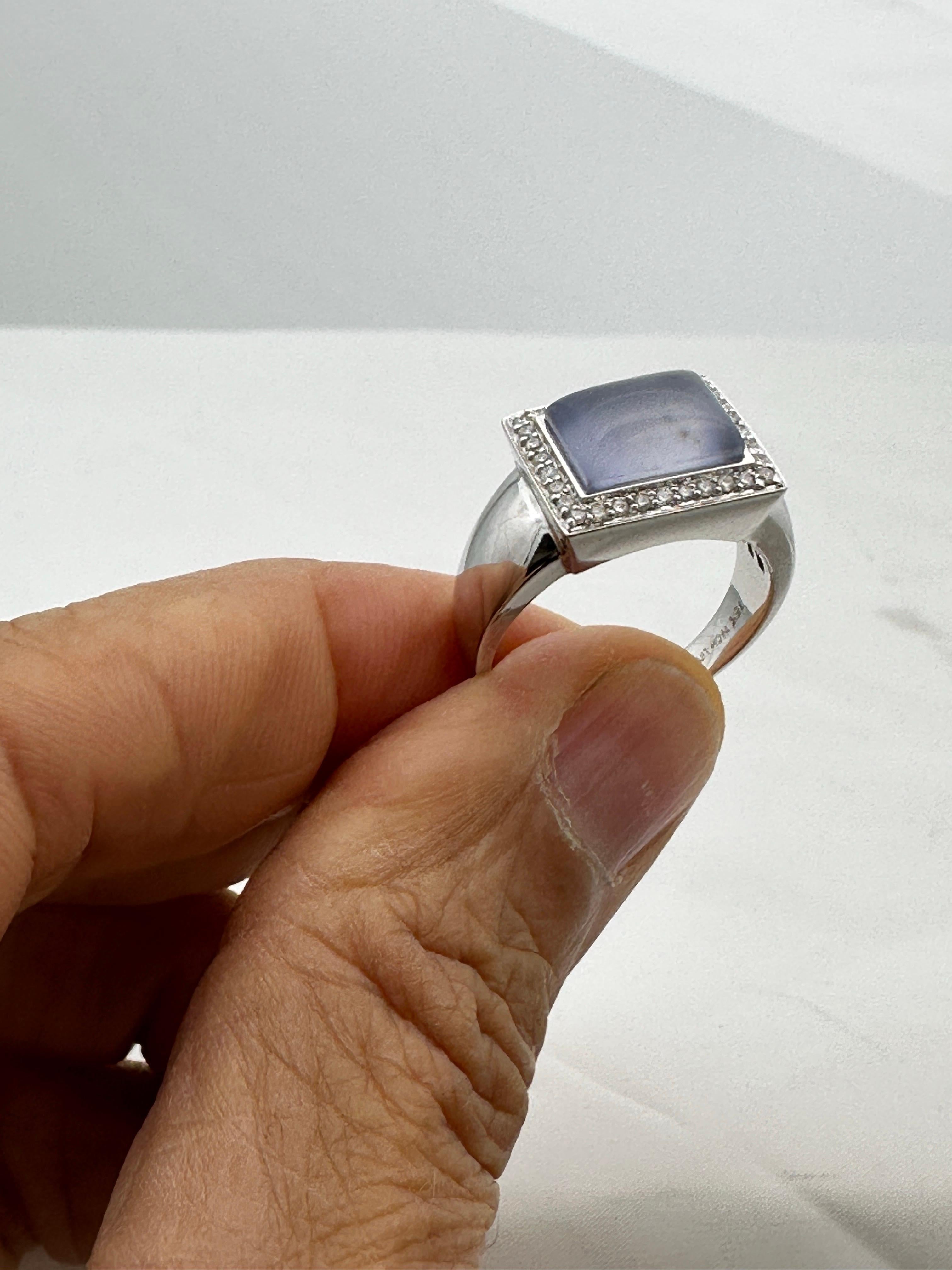 18 Karat Chalcedon Cabochon und Diamant Halo Ring im Angebot 6