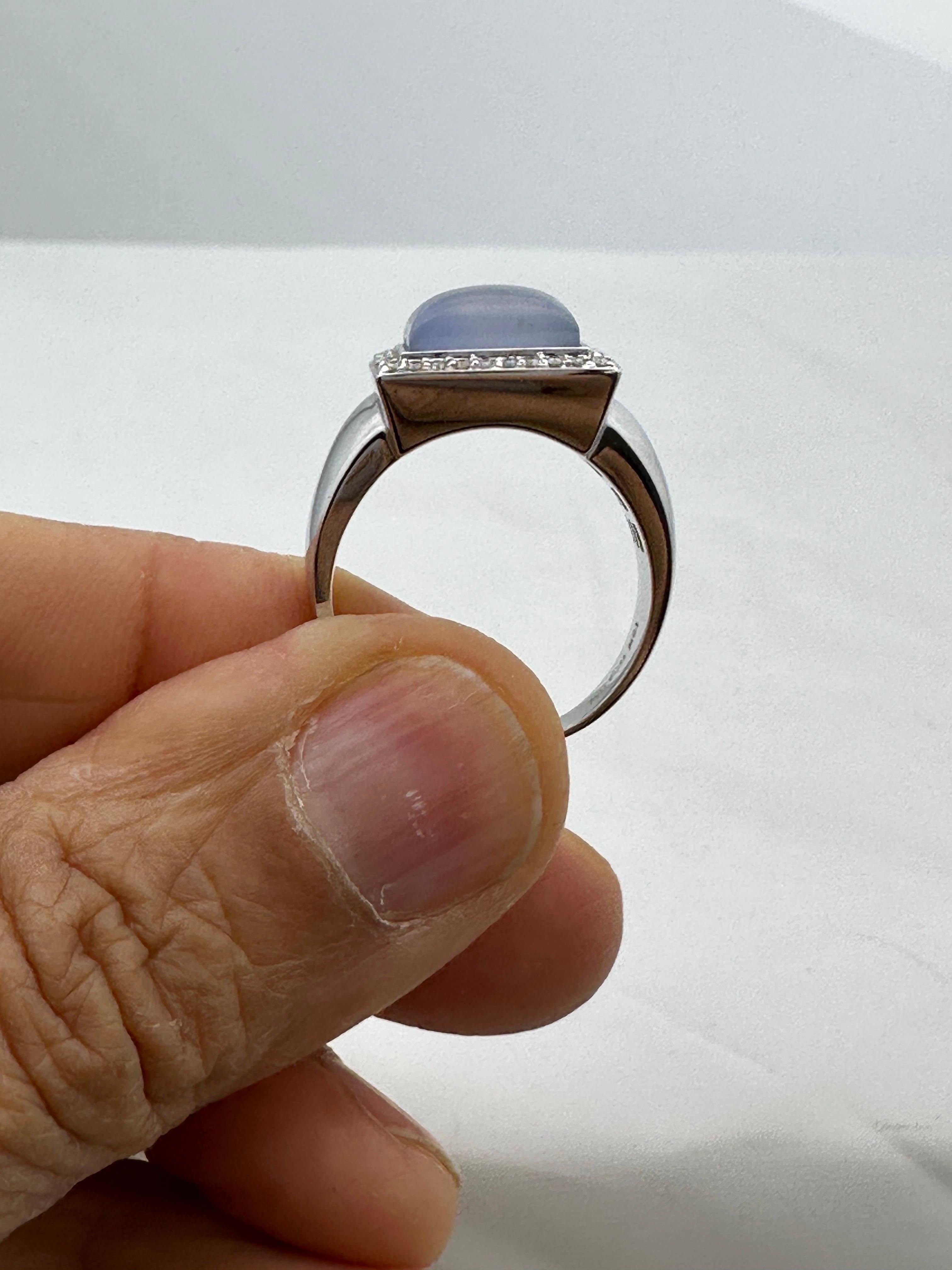 18 Karat Chalcedon Cabochon und Diamant Halo Ring im Angebot 7