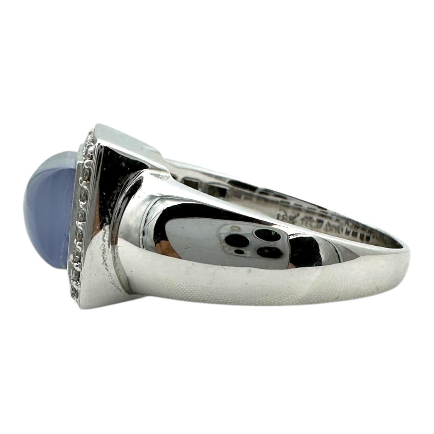 18 Karat Chalcedon Cabochon und Diamant Halo Ring für Damen oder Herren im Angebot
