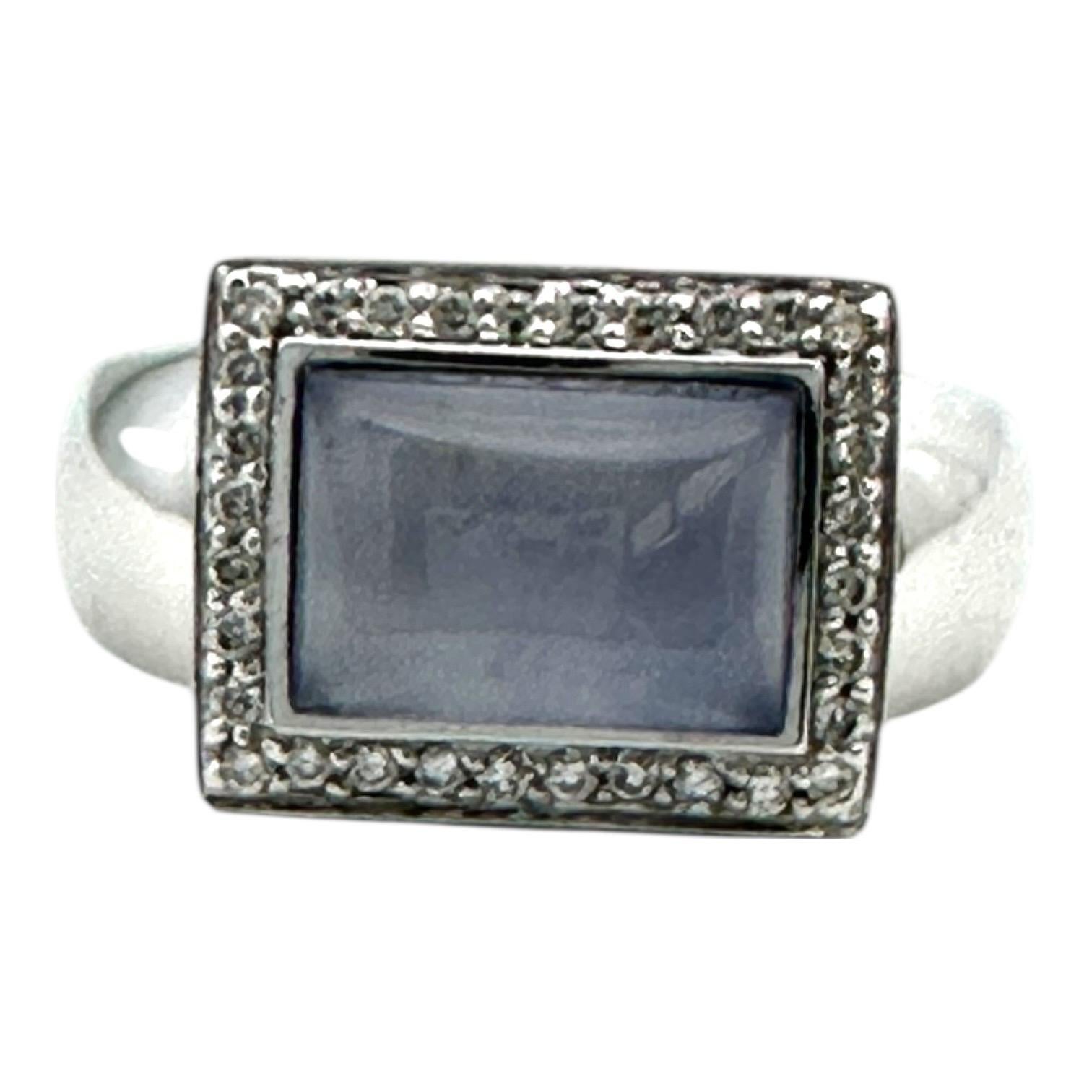 18 Karat Chalcedon Cabochon und Diamant Halo Ring im Angebot 3