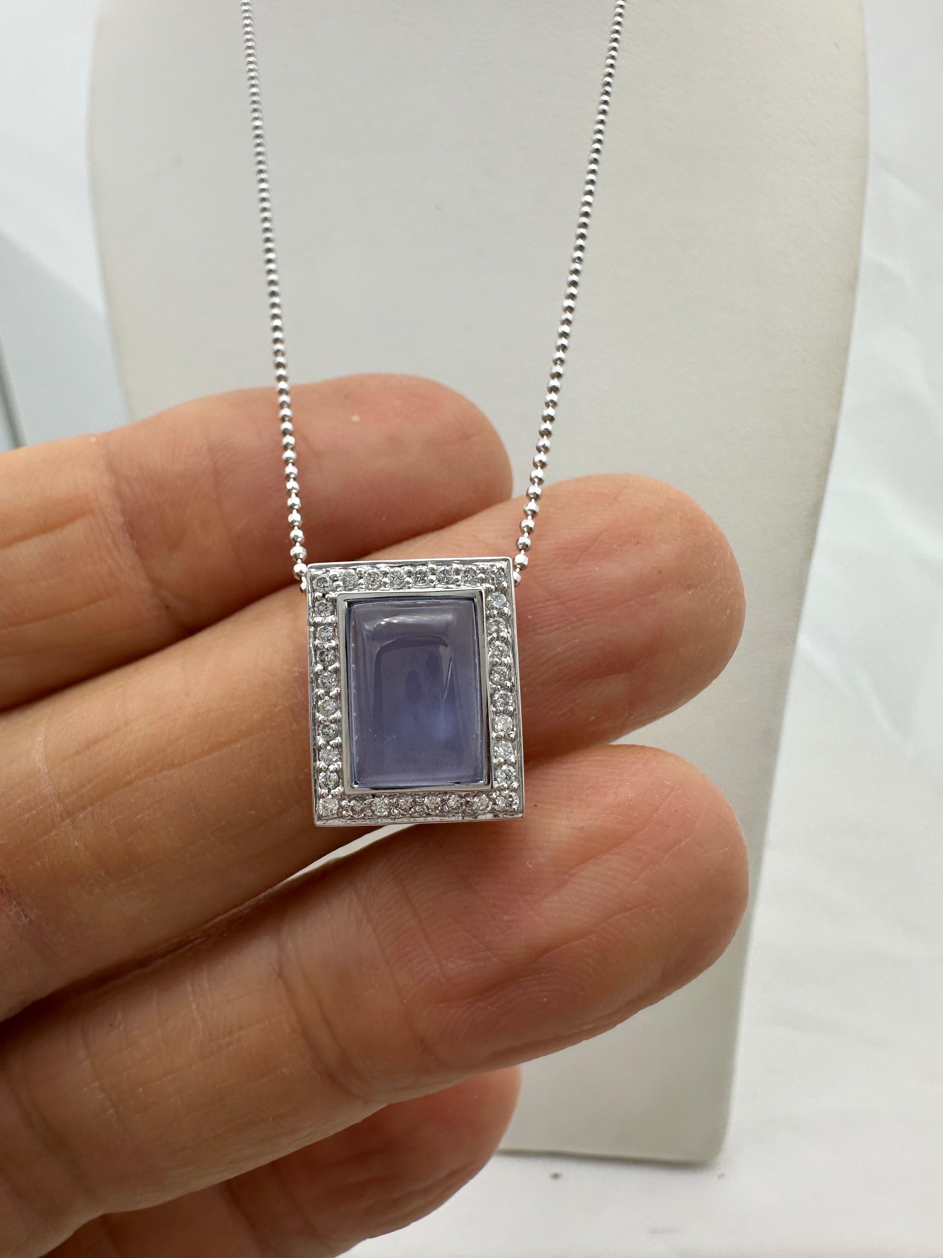 18 Karat Chalcedon Edelstein und Diamant Halo-Anhänger mit Kette im Angebot 7