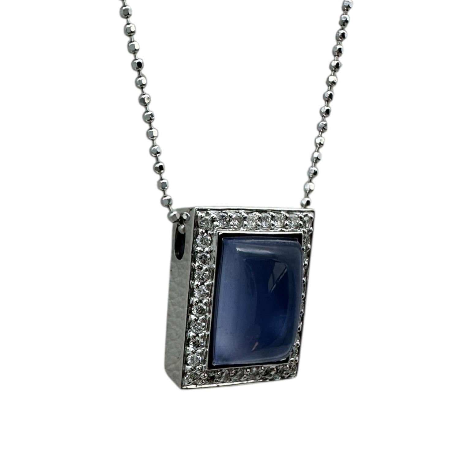 18 Karat Chalcedon Edelstein und Diamant Halo-Anhänger mit Kette (Zeitgenössisch) im Angebot