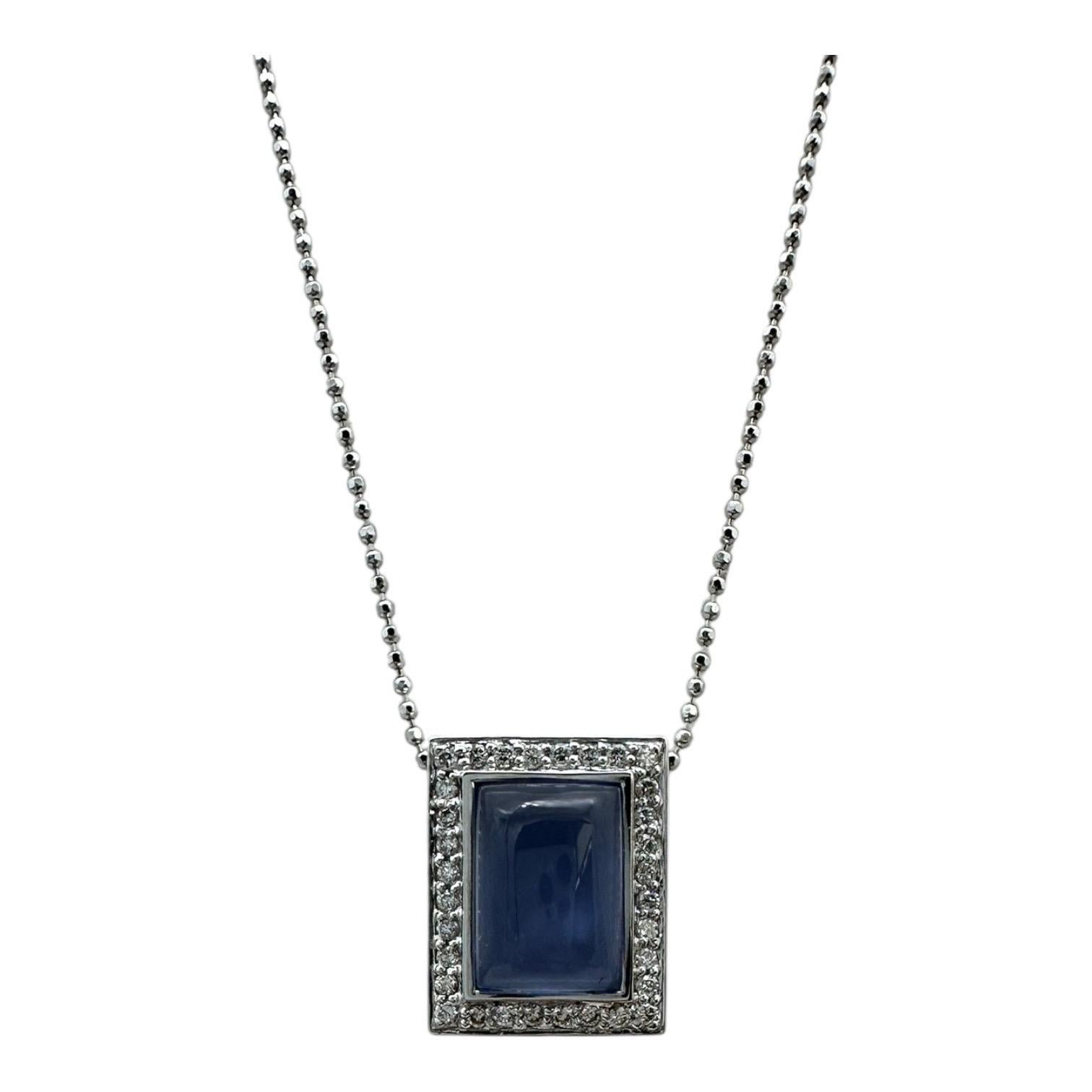 18 Karat Chalcedon Edelstein und Diamant Halo-Anhänger mit Kette für Damen oder Herren im Angebot