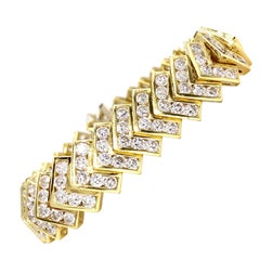 18 Karat Chevron Diamond Bracelet 14.20 Carat Total Weight