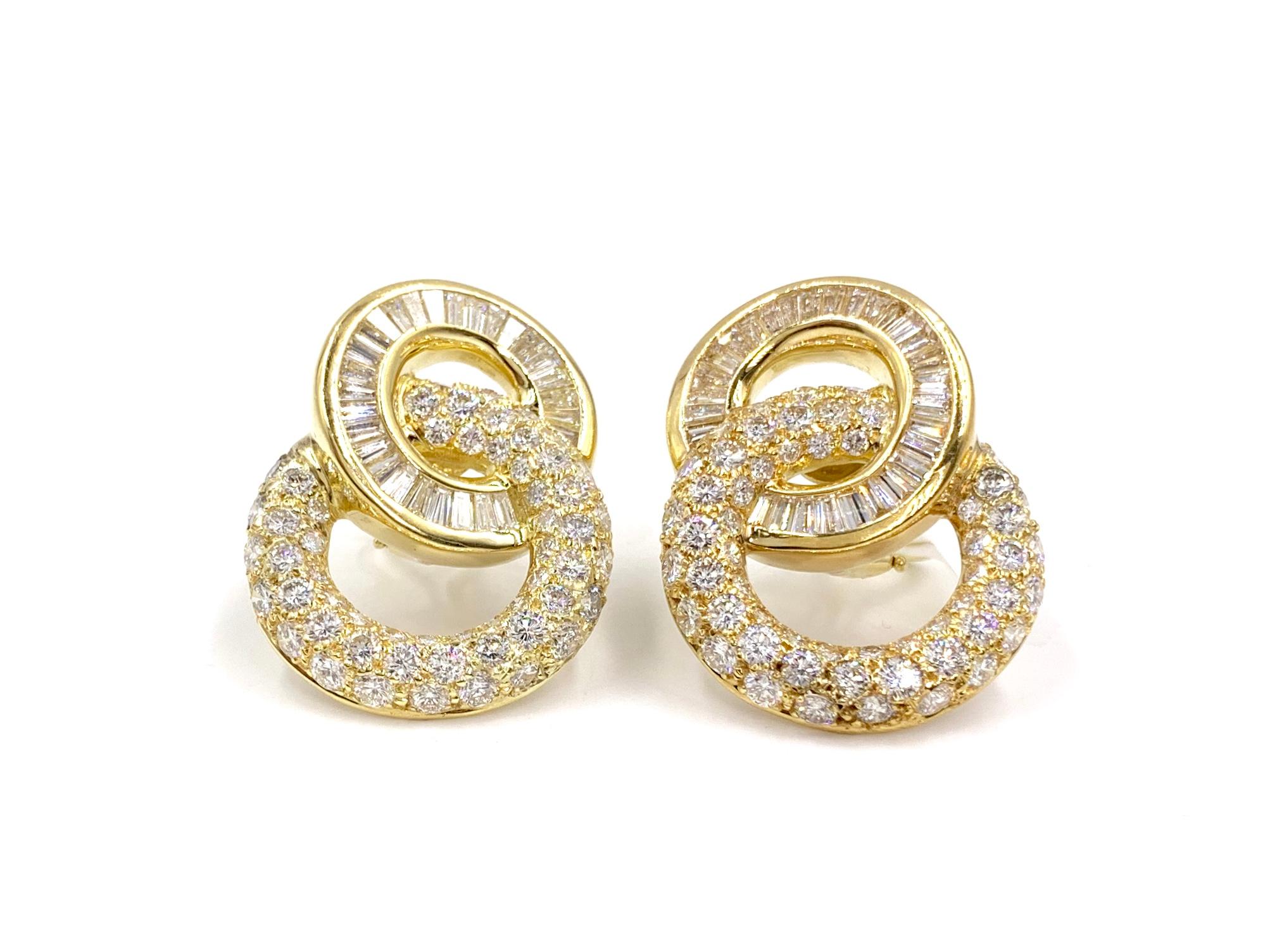 Contemporary 18 Karat Circle Drop Diamond Earrings