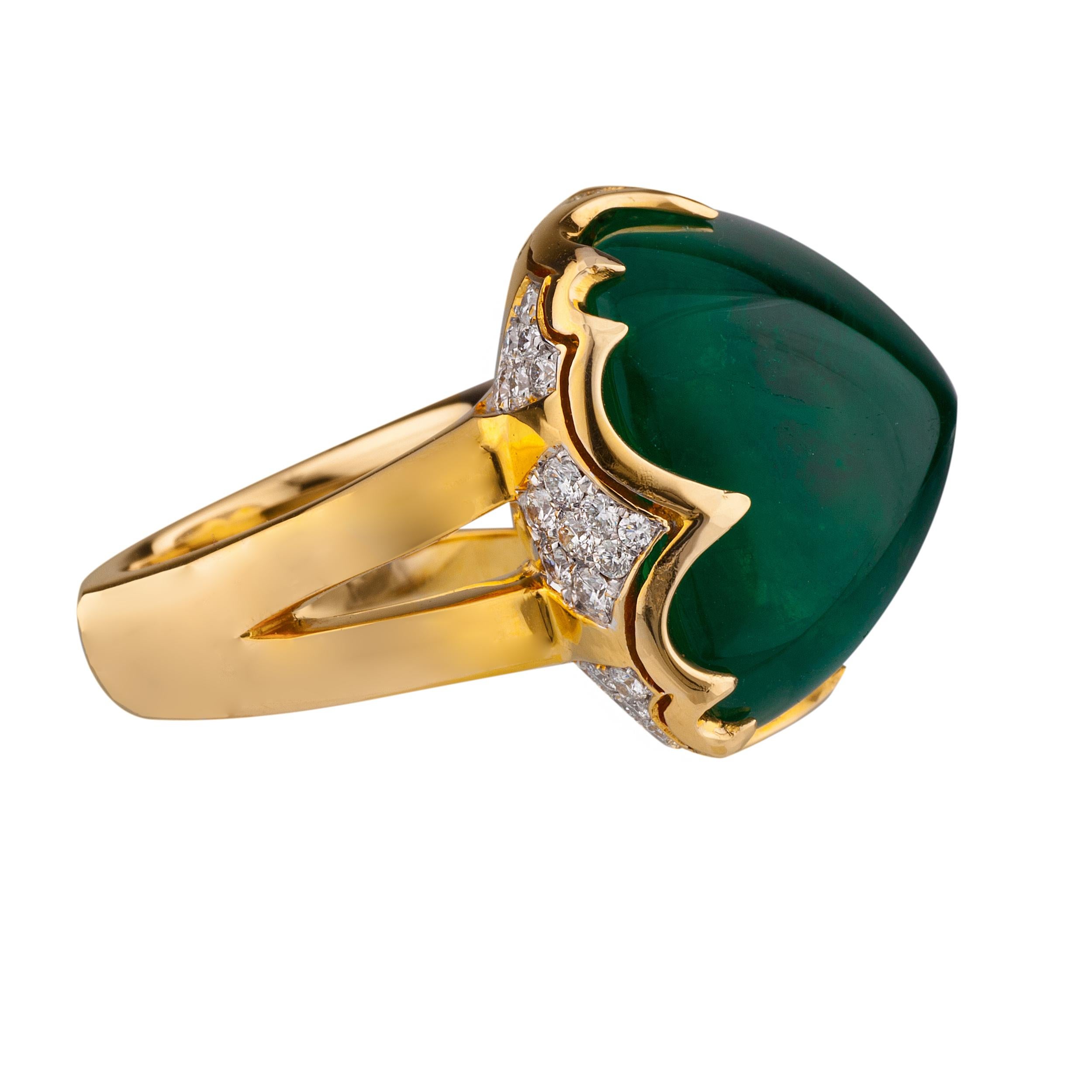 18 Karat Colombian Emerald Ring In Excellent Condition In Sarasota, FL