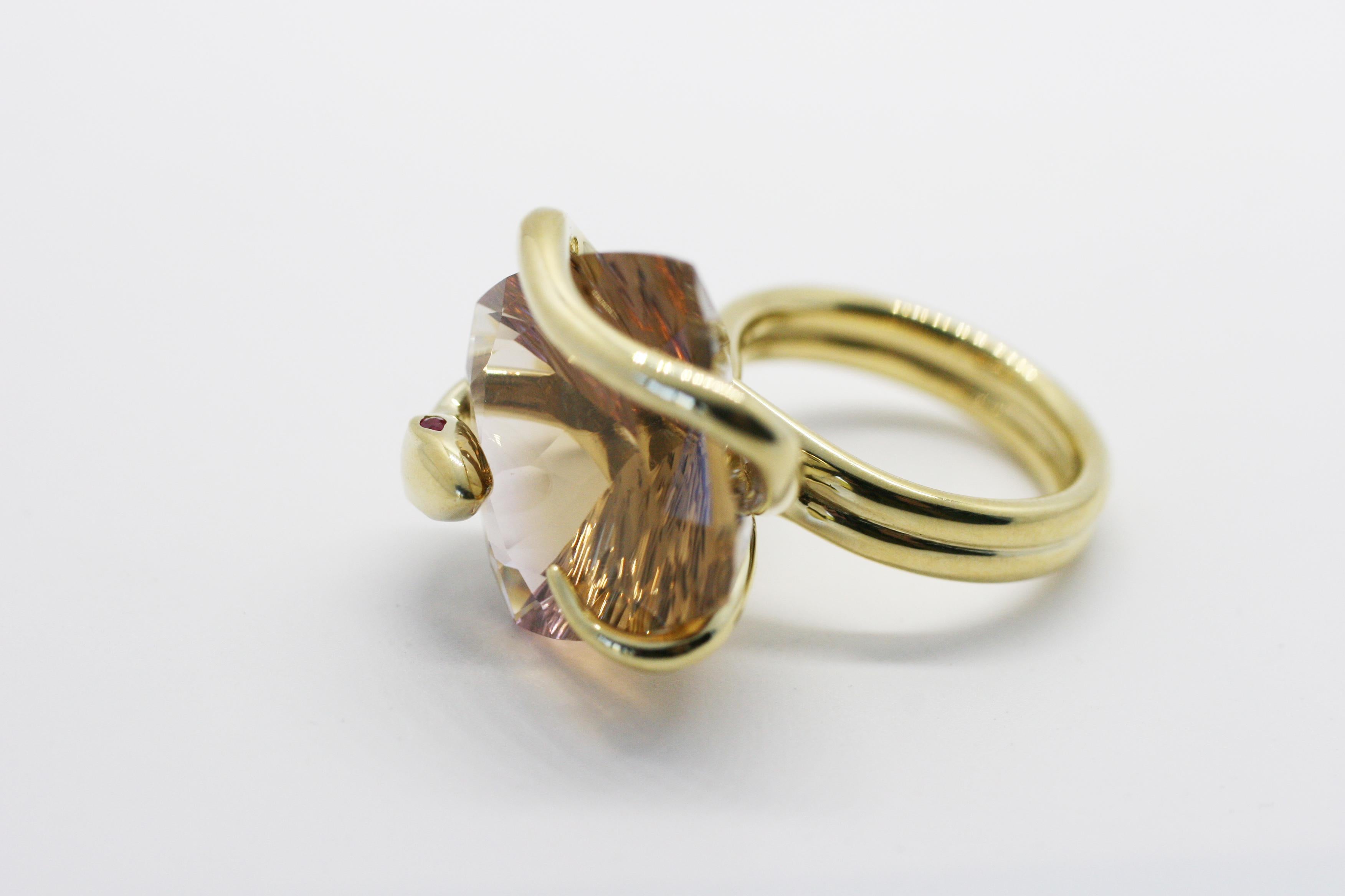 18 Karat Color Changing Natural Citrine Climbing Snake Ring  In New Condition In West Hollywood, CA
