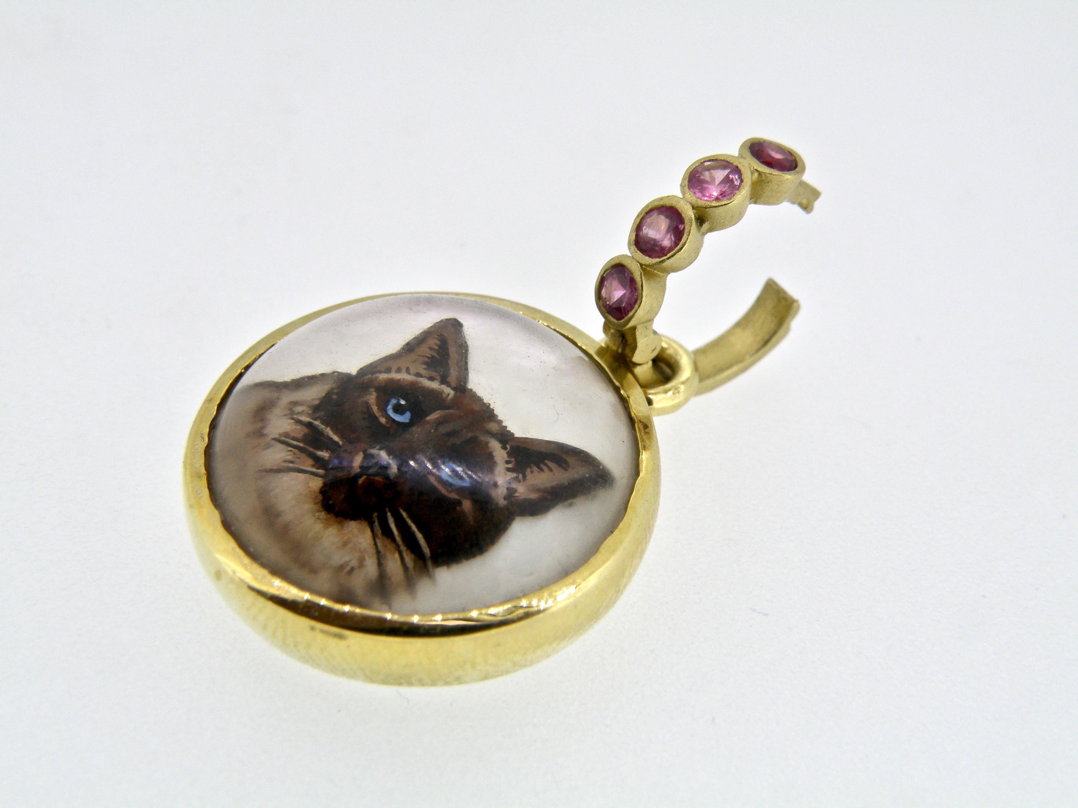 18 Karat Crystal Cat Pendant In New Condition In Cohasset, MA