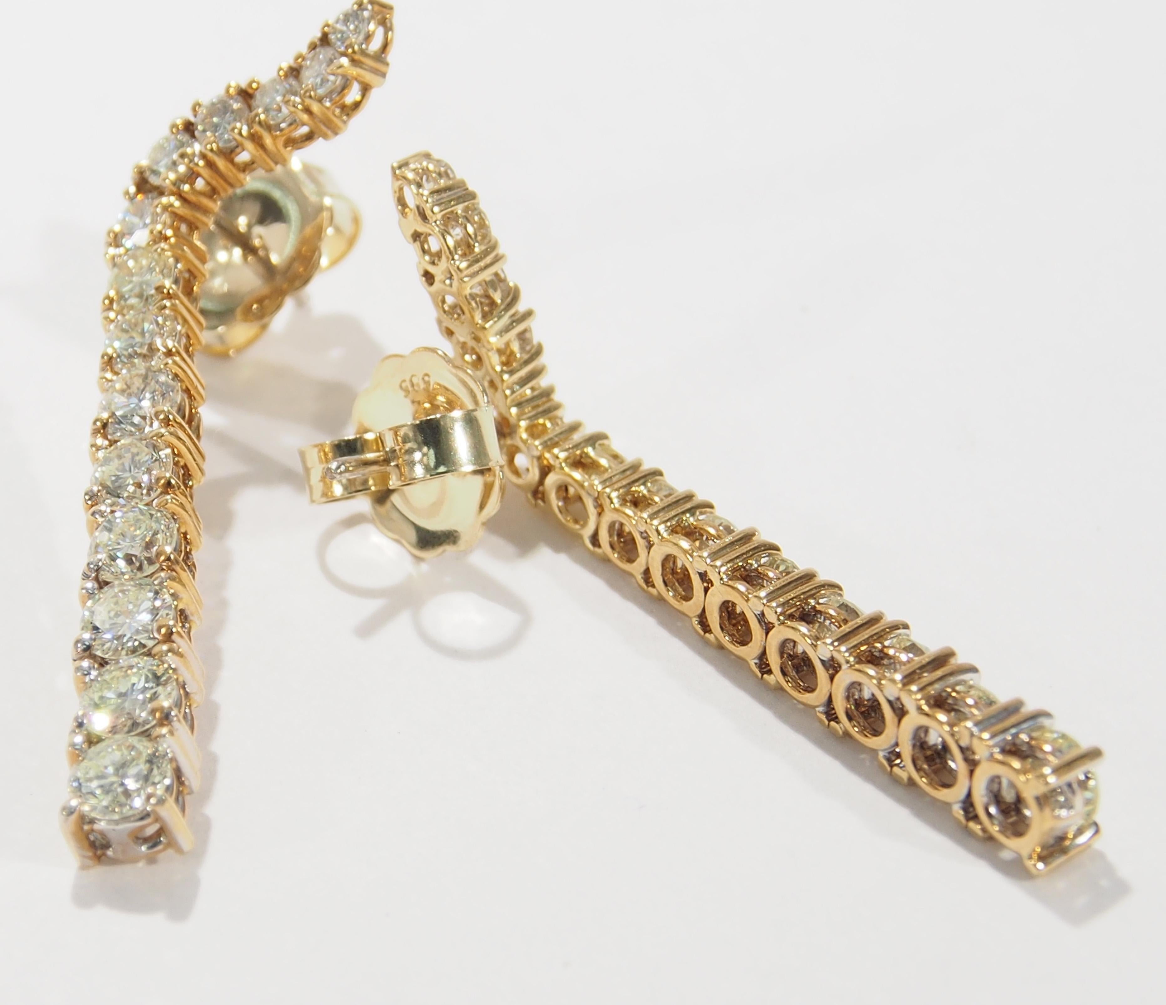 These are a delightful pair of 18K Yellow Gold Diamond Earrings. An intriguing design that begins with a slight curve up the ear down to end at a 1 1/2 inch length. There are (28) Round Brilliant Cut Diamonds, approximately 4.50ctw, J-L in Color, VS