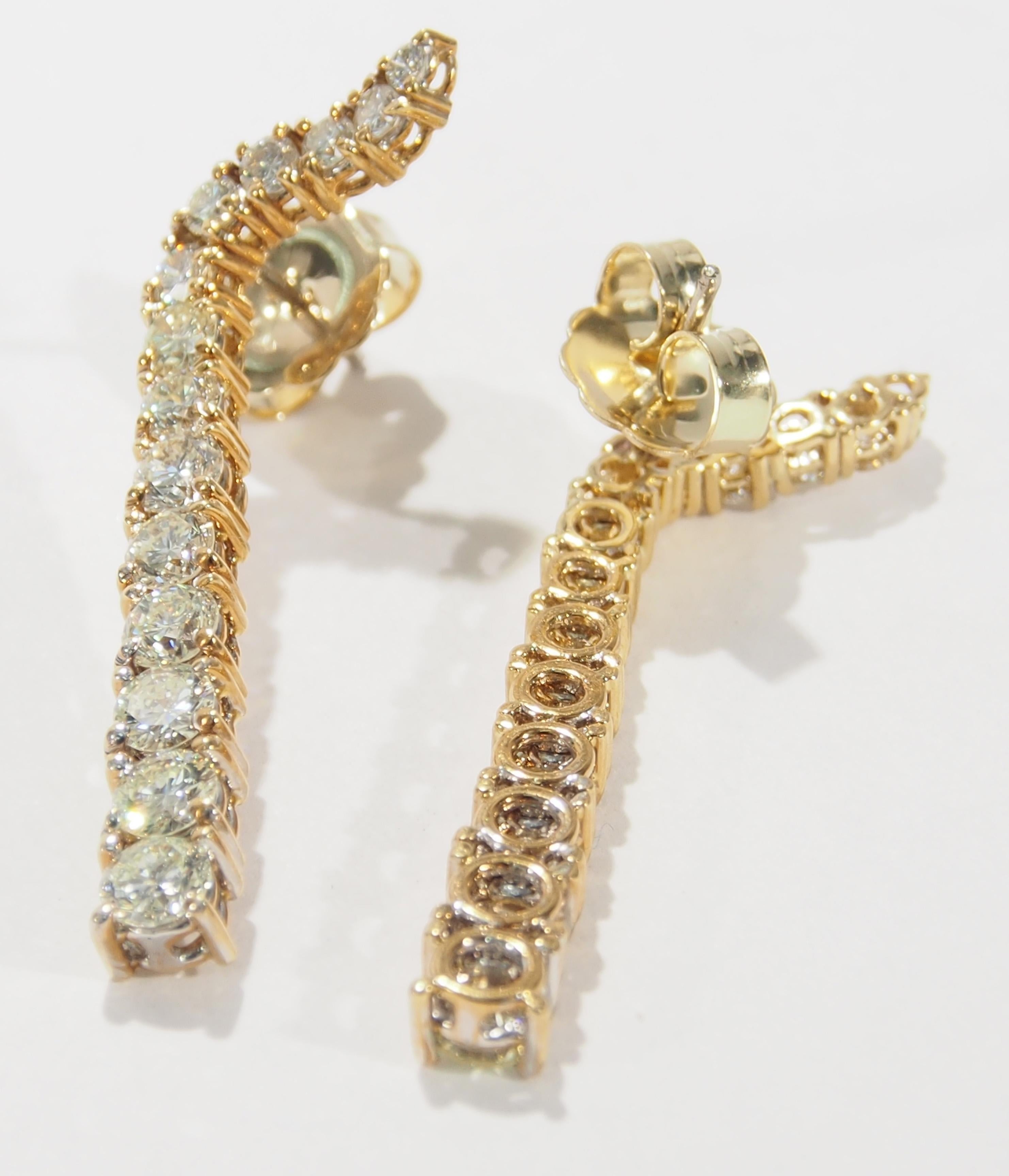 Retro 18 Karat Dangle Diamond Earrings Drop Yellow Gold 4.50 Carat For Sale