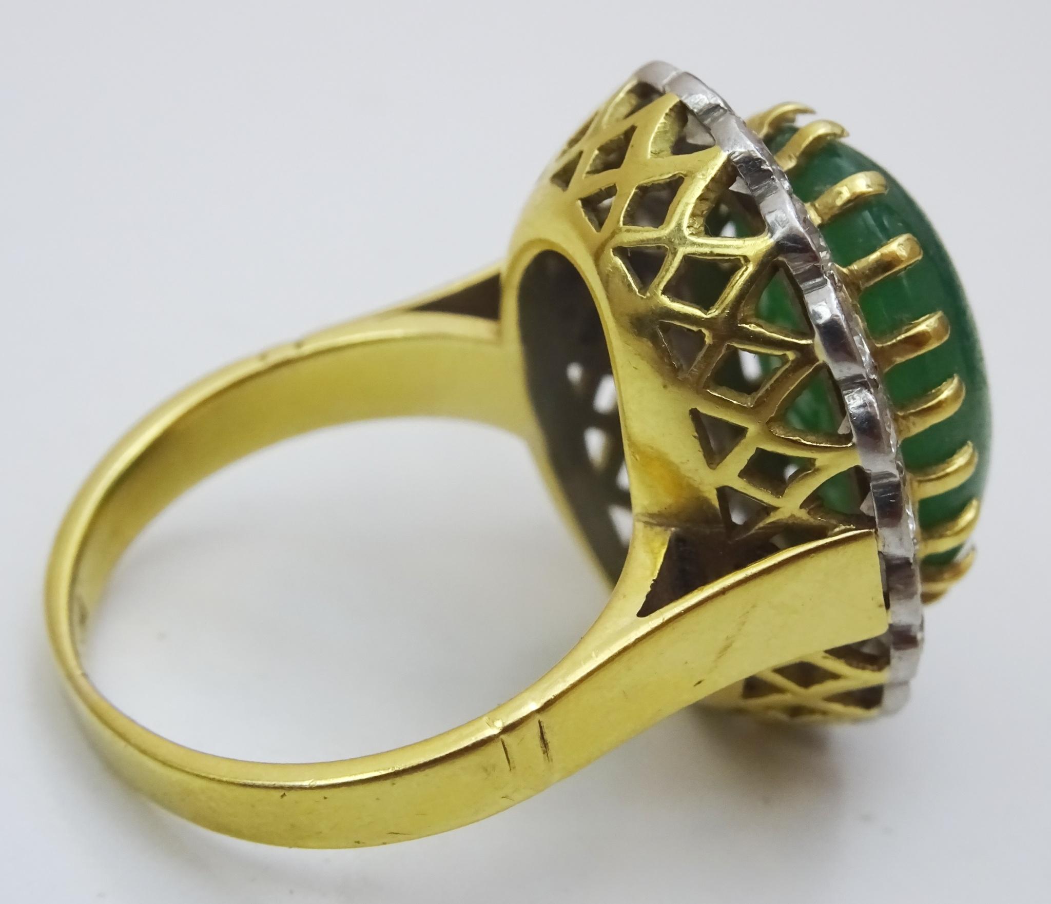 Round Cut 18 Karat Dark Green Jade and Diamond Ring For Sale