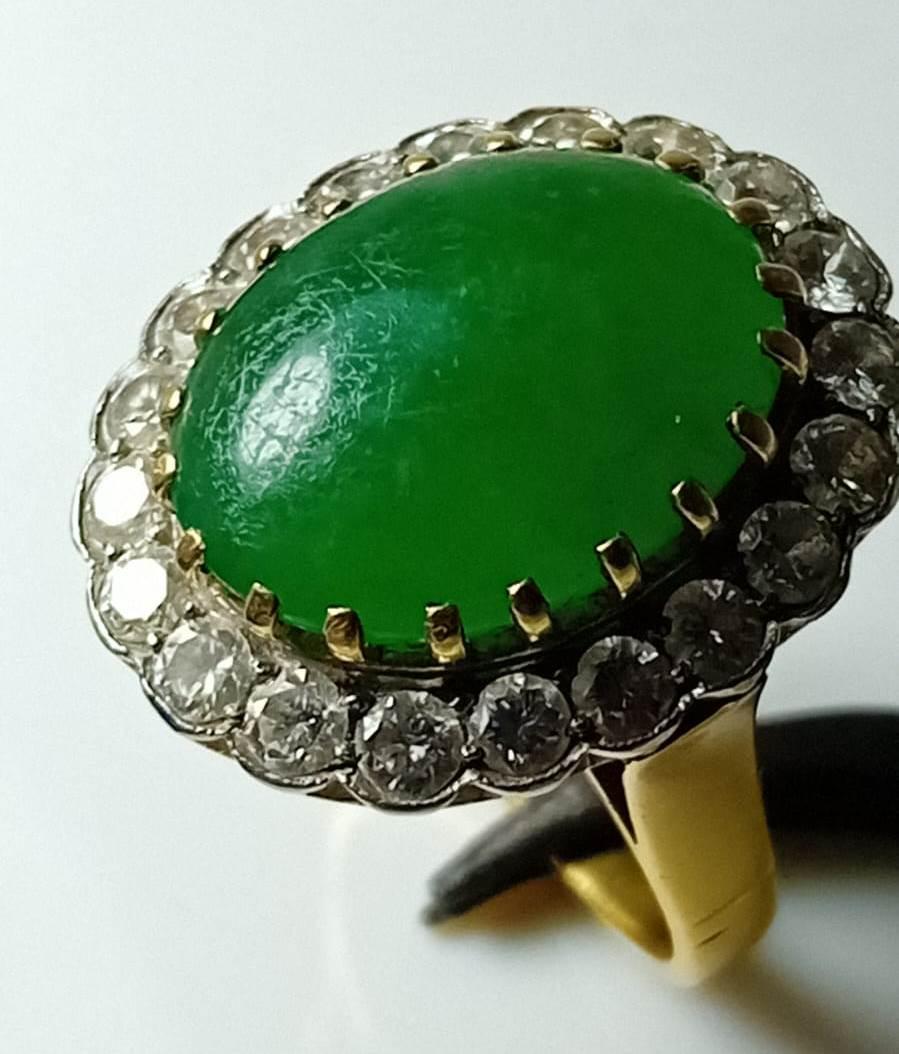 18 Karat Dark Green Jade and Diamond Ring For Sale 3