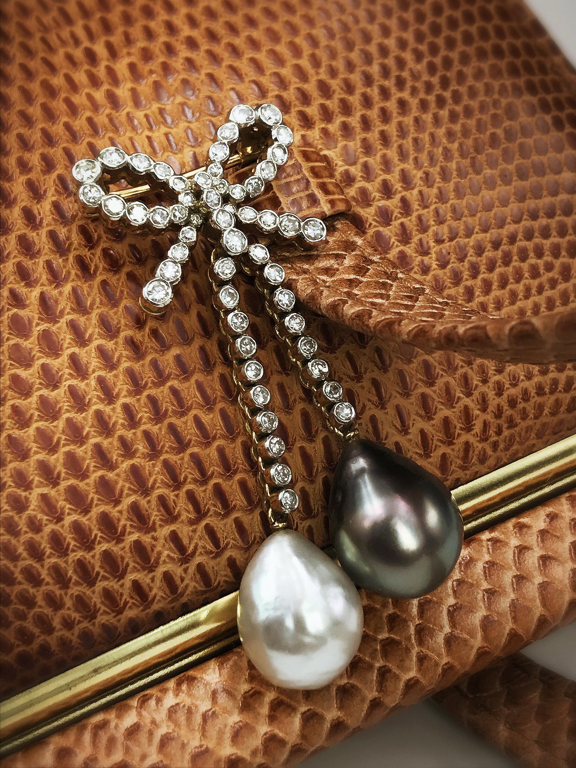18 Karat Diamond and Cultured Pearl Brooch In Good Condition In Birmingham, GB