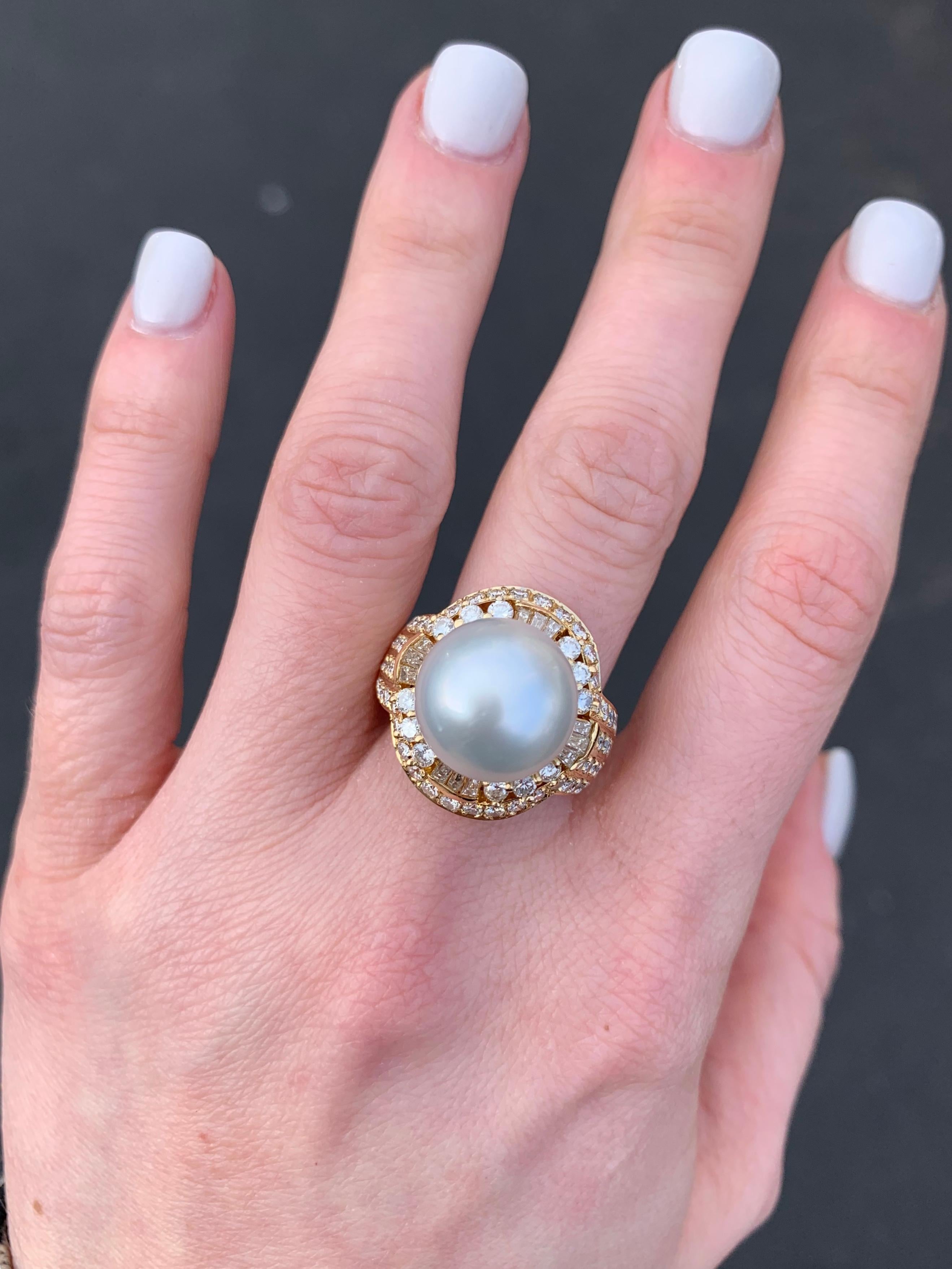 18 Karat Diamond and South Sea Pearl Ring For Sale 3