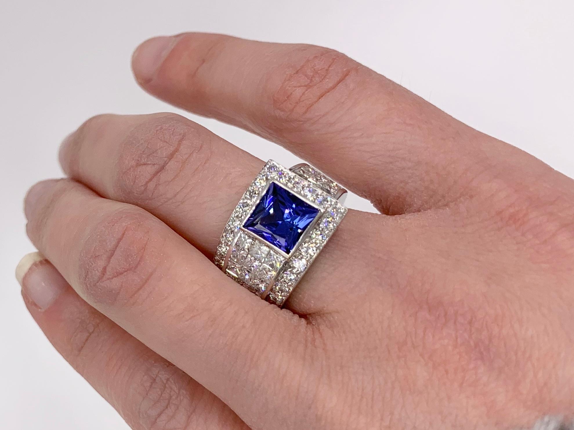 18 Karat Diamond and Tanzanite Modern Ring For Sale 6