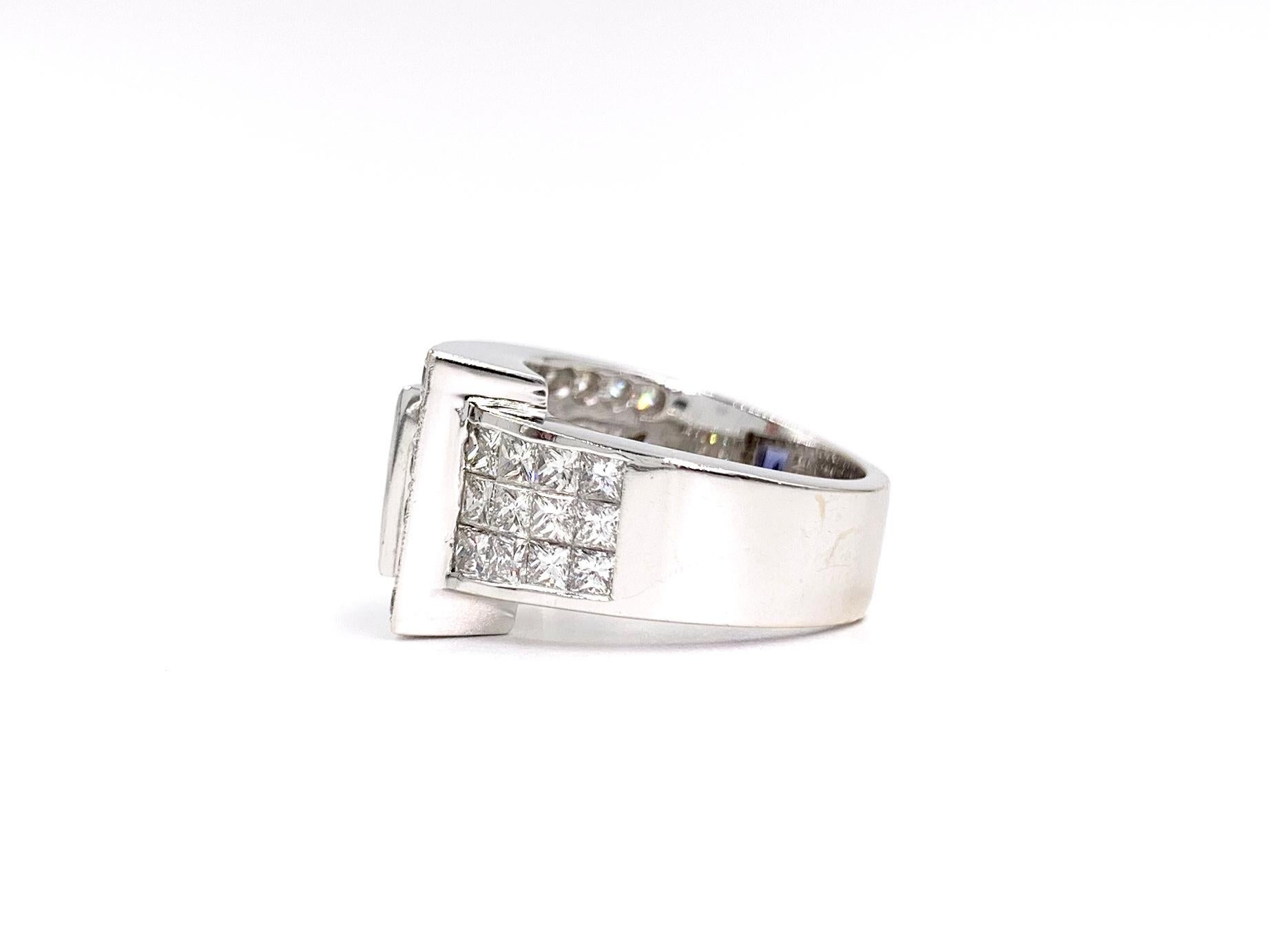 Women's 18 Karat Diamond and Tanzanite Modern Ring For Sale