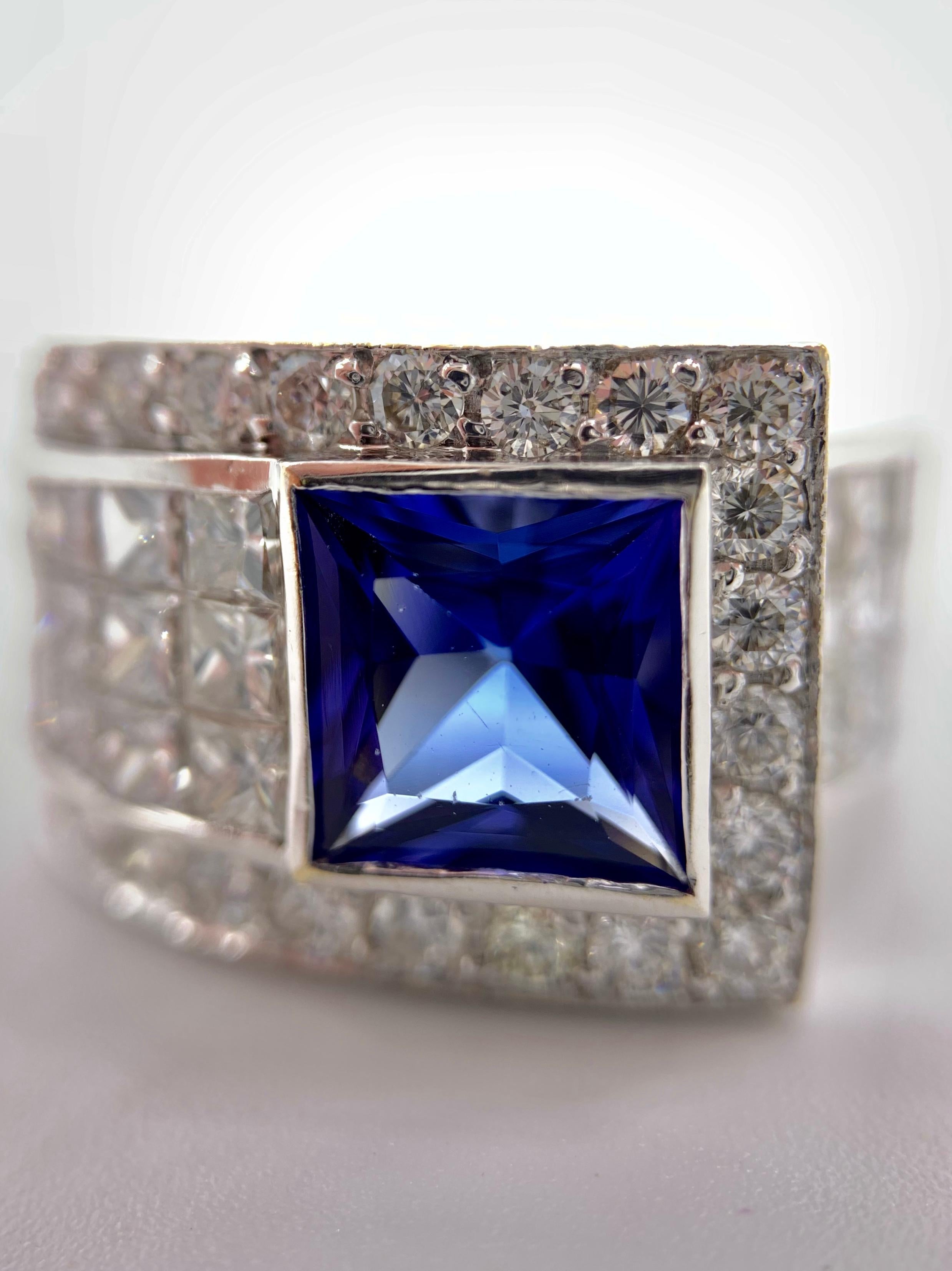 18 Karat Diamond and Tanzanite Modern Ring For Sale 4