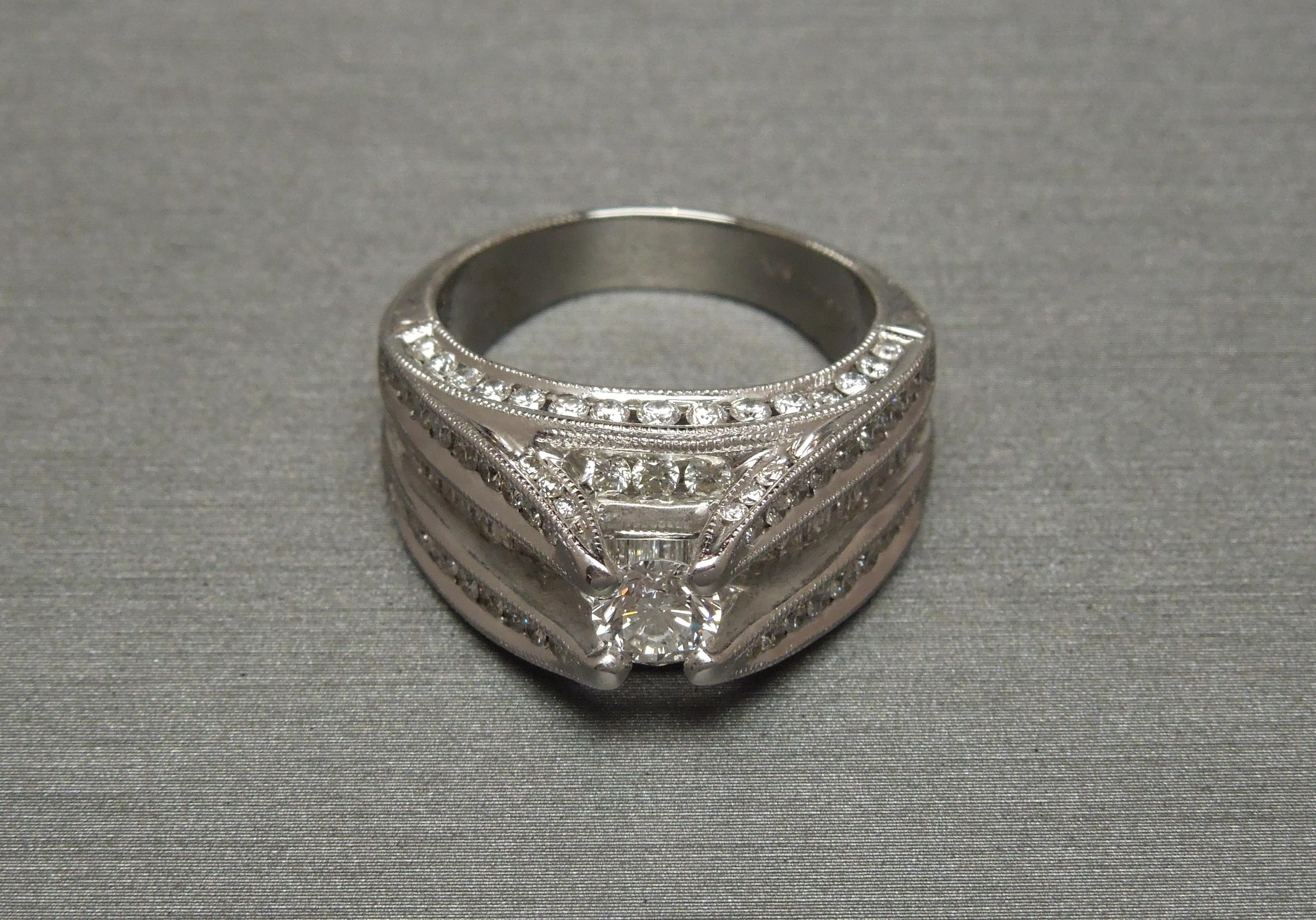 18 Karat Diamond Art Deco Style Pyramid Ring In Excellent Condition For Sale In METAIRIE, LA