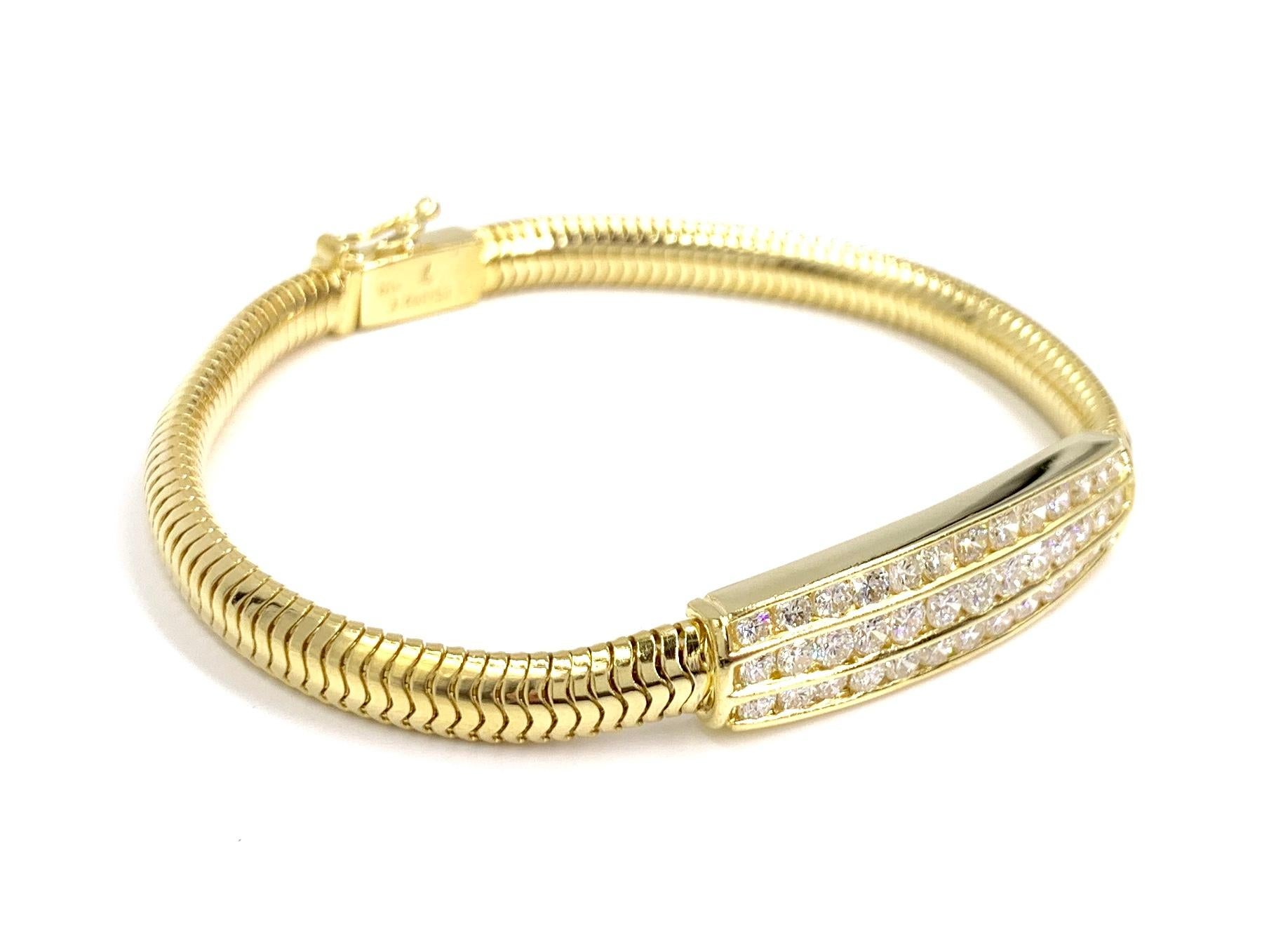 Round Cut 18 Karat Diamond Bar Bracelet For Sale