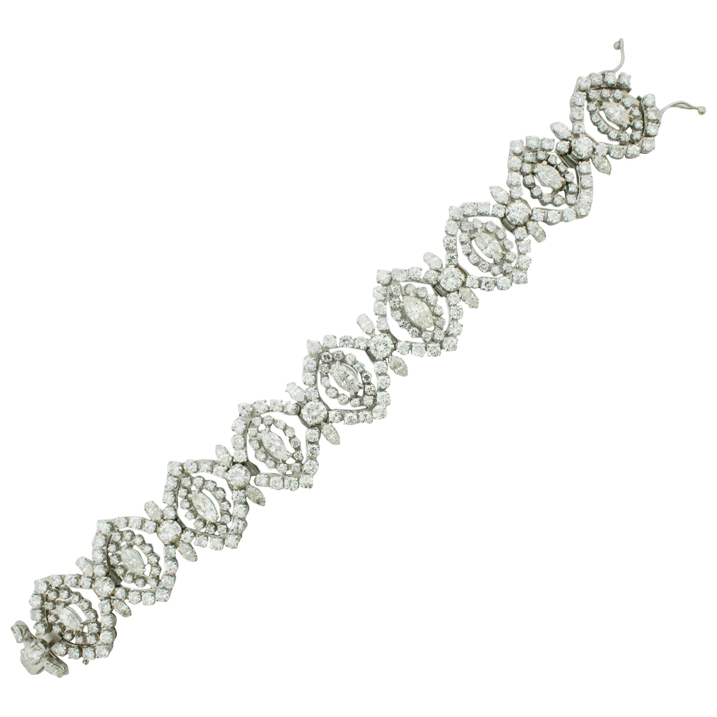 18 Karat Diamond Bracelet circa 1940s 18.60 Carat