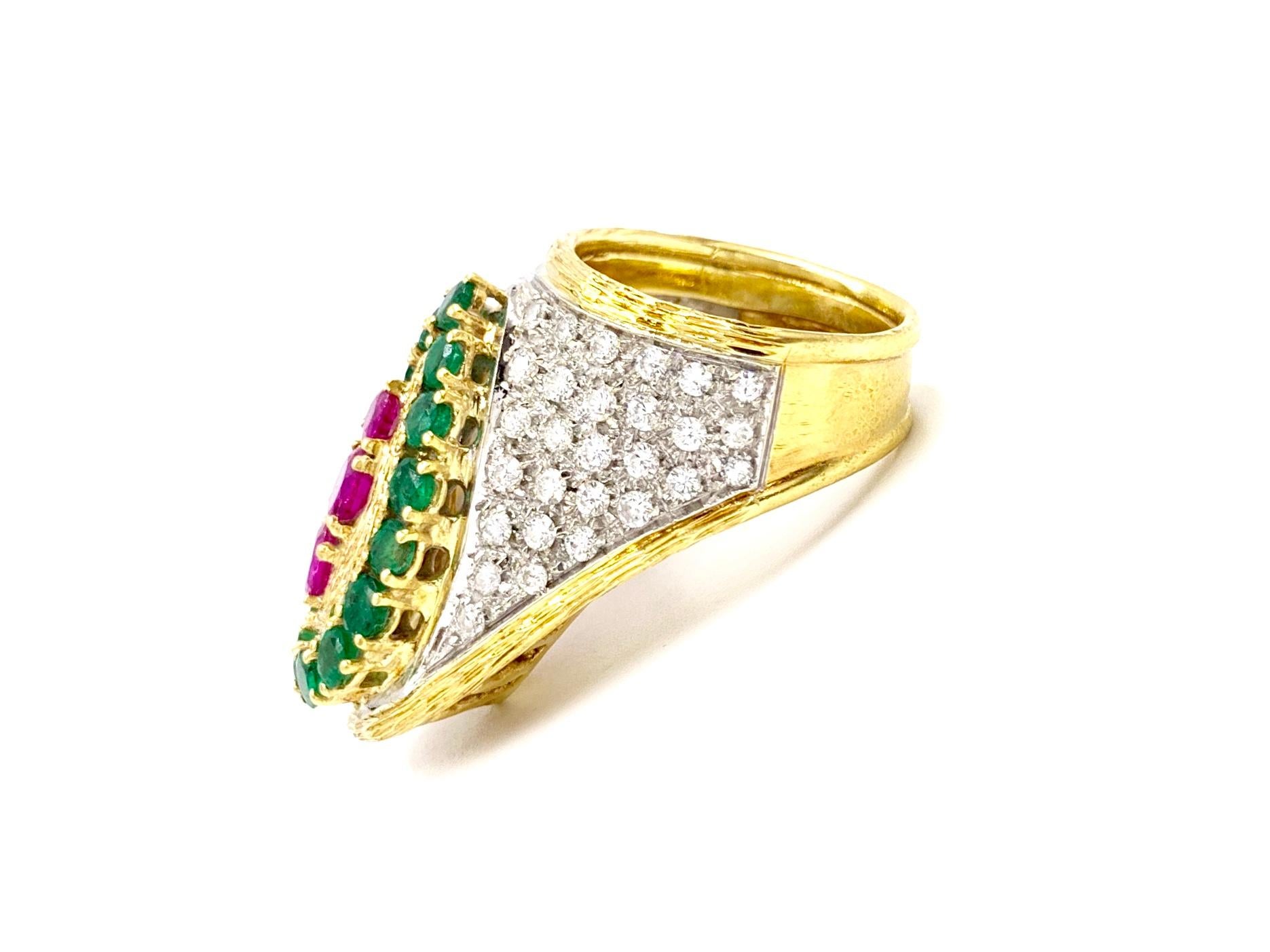 18 Karat Diamond, Emerald and Ruby Ring In Excellent Condition In Pikesville, MD