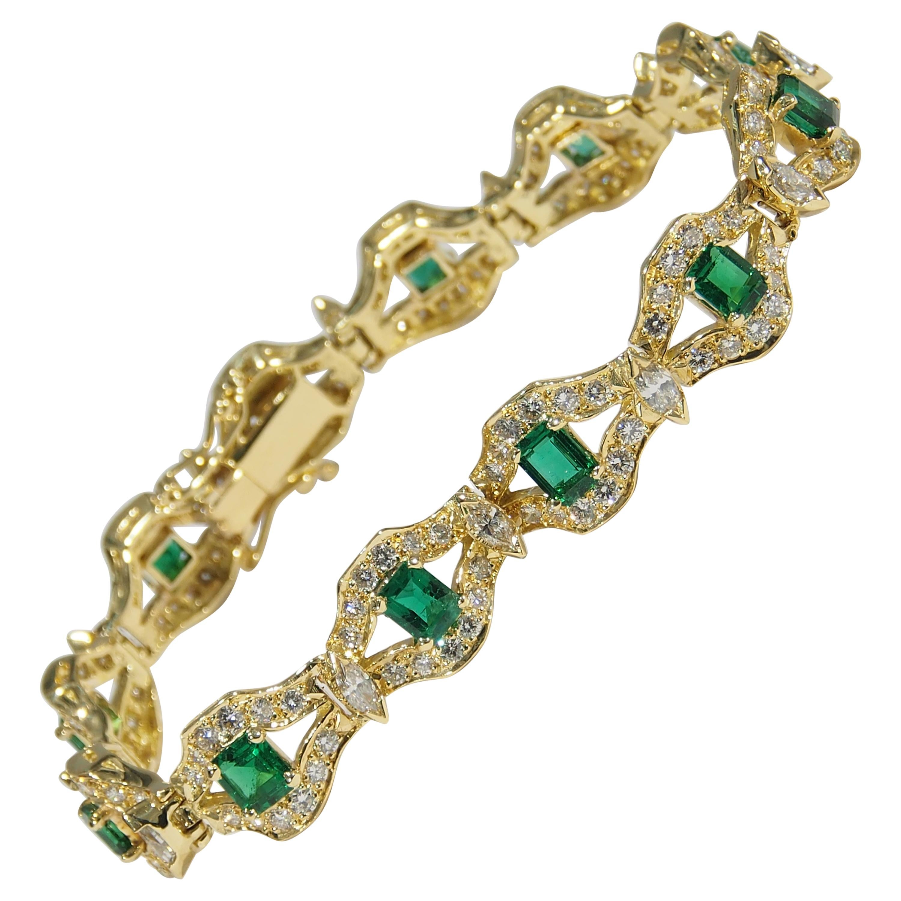 18 Karat Diamond Emerald Bracelet Tennis Yellow Gold 7.10 Carat For