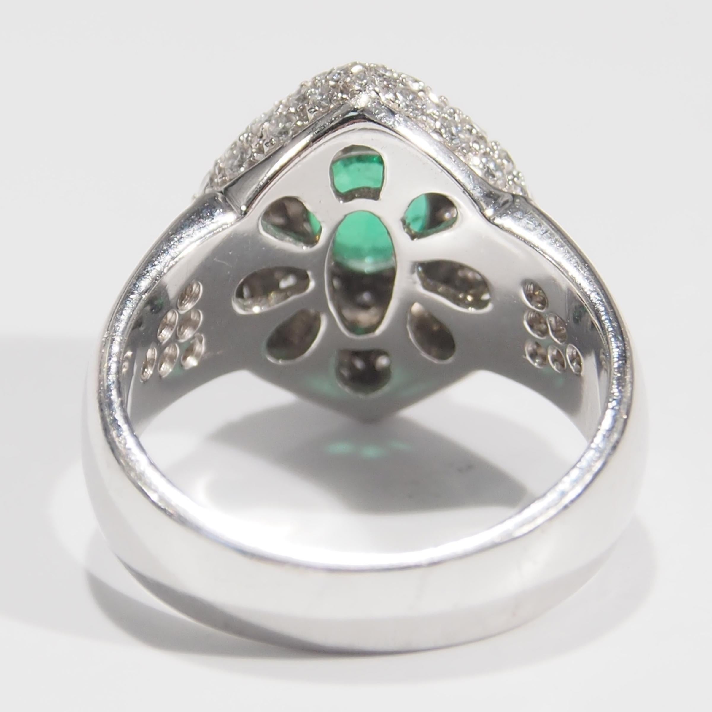 18 Karat Diamond Emerald Dome Ring White Gold In Good Condition For Sale In Boca Raton, FL