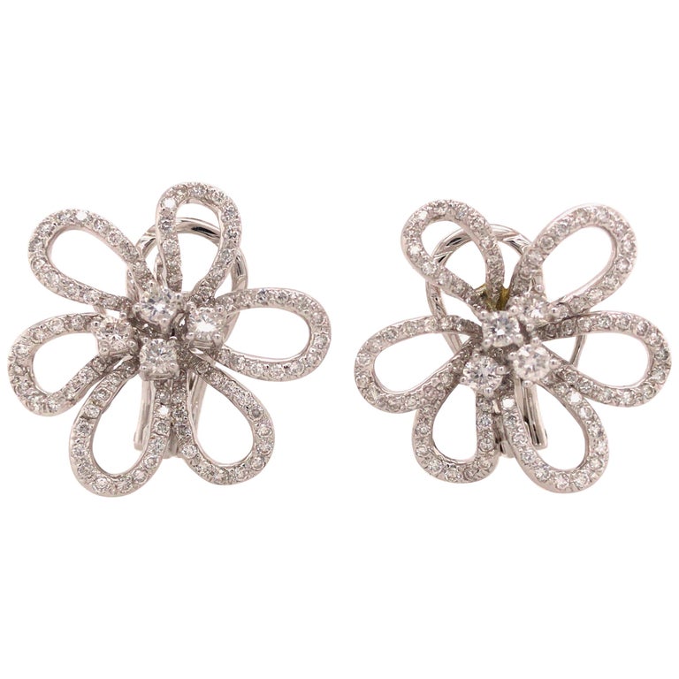 18 Karat Diamond Flower Shape Earrings White Gold For Sale at 1stDibs