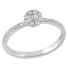 18 Karat Diamond Flower White Gold Ring with Vs-Gh Diamonds