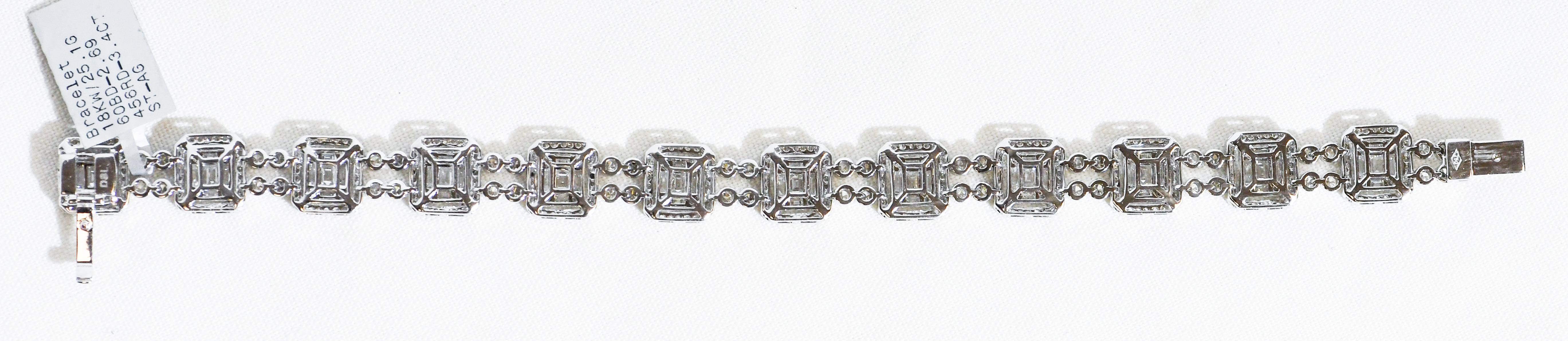 Contemporary 18 Karat Diamond Links Bracelet
