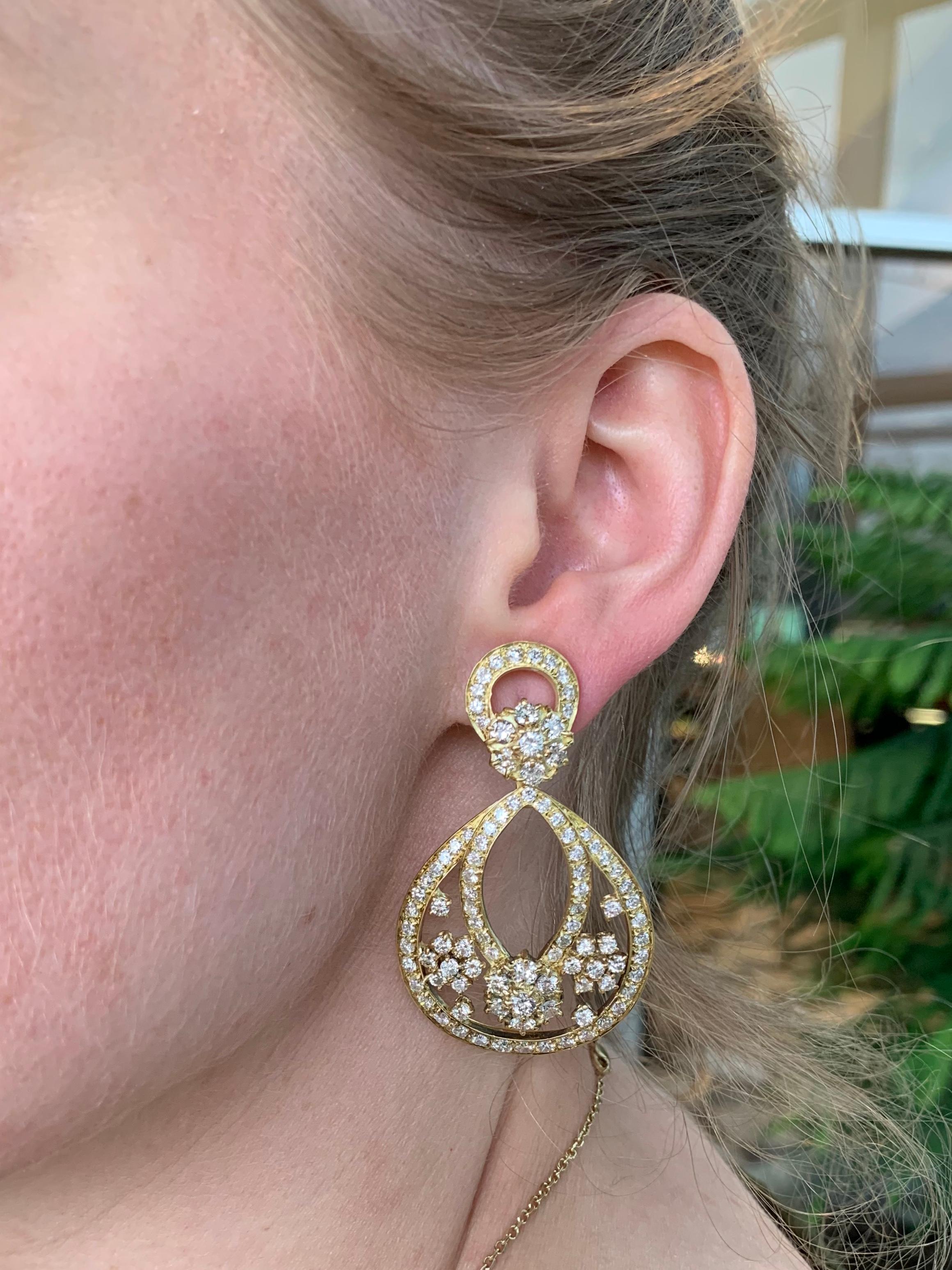 18 Karat Diamond Open Chandelier Drop Earrings For Sale 1
