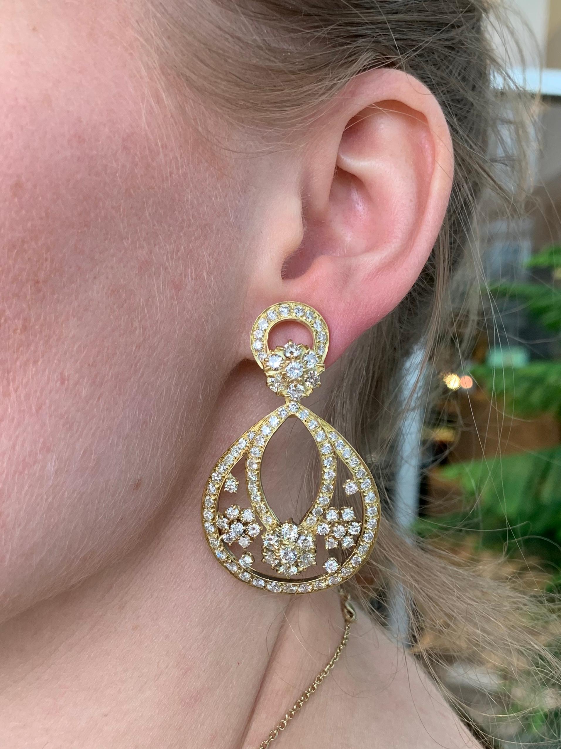 18 Karat Diamond Open Chandelier Drop Earrings For Sale 2