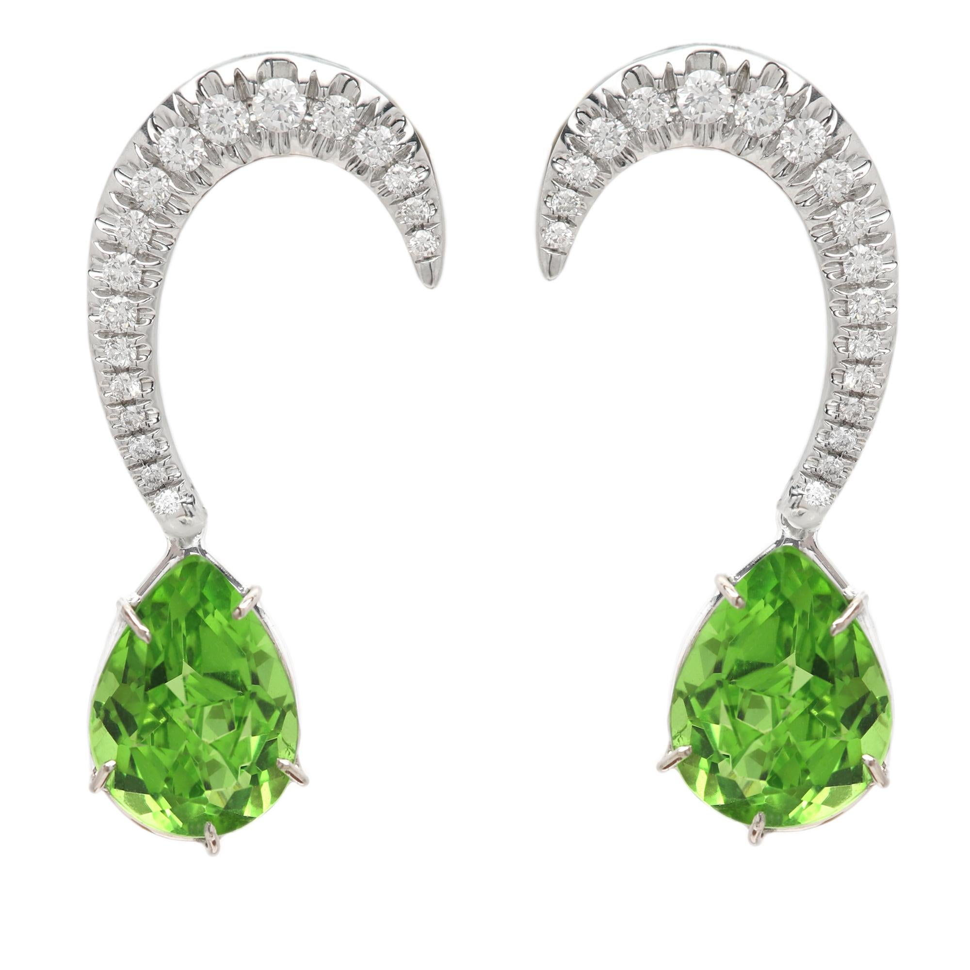 18 Karat Diamond Peridot Earring orecchini rimovibili e intercambiabili Dangle Orecchini curvi In condizioni Nuovo in vendita a Brooklyn, NY