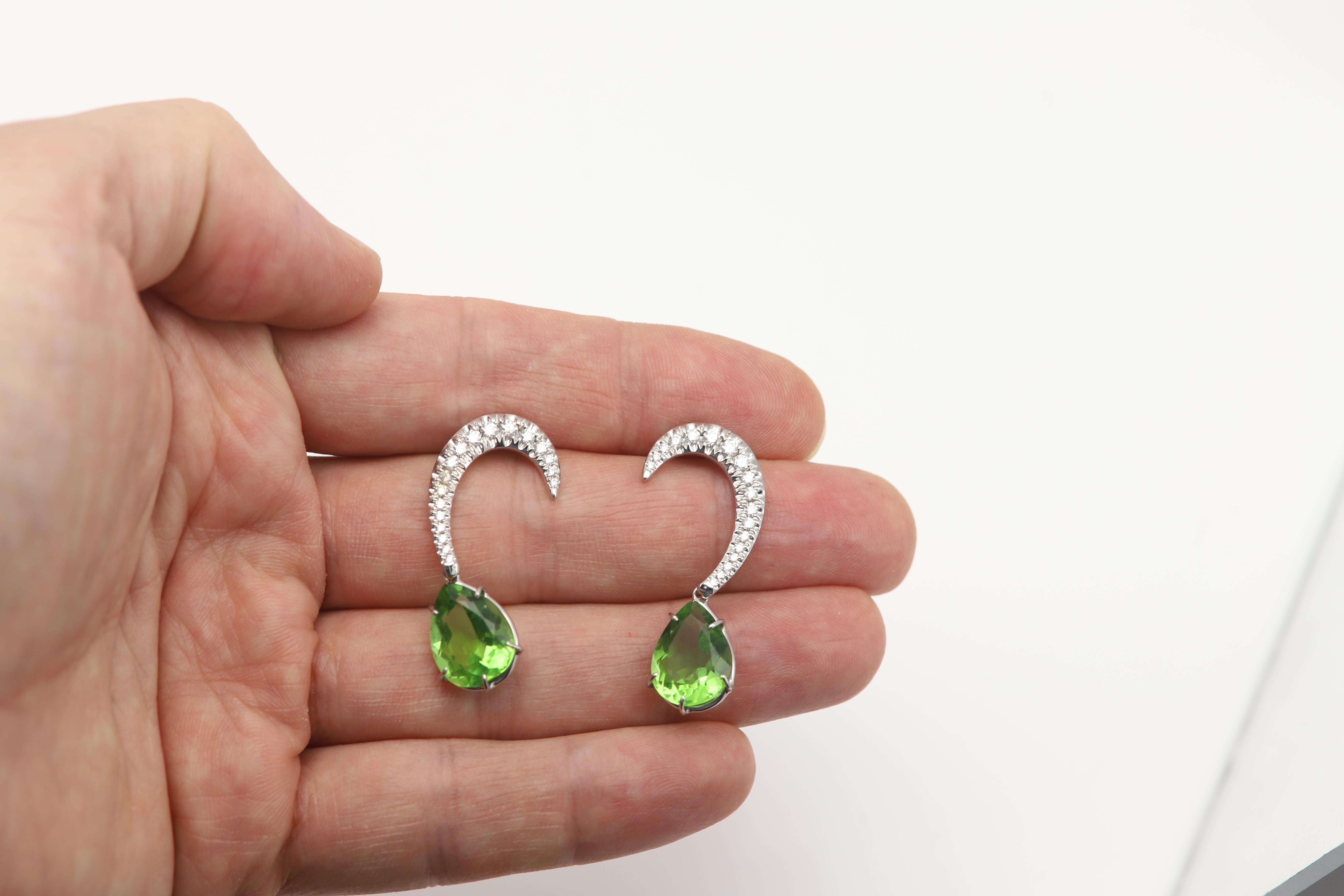 18 Karat Diamond Peridot Earring orecchini rimovibili e intercambiabili Dangle Orecchini curvi in vendita 4