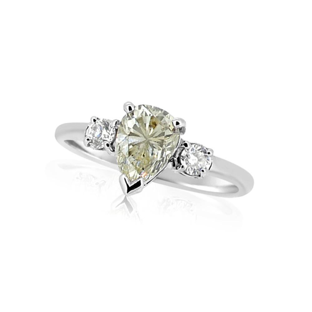 Vintage - Nouvelle bague créative en diamant
Pierre centrale : Poire Naturelle approx. 1.00 carat J-VS .
côté 2 diamants de 0,10 carat.
Le poids total des diamants est de 1,10 carat.
Serti en or blanc 18k environ 4,90 grammes
Taille du doigt 5.75
+