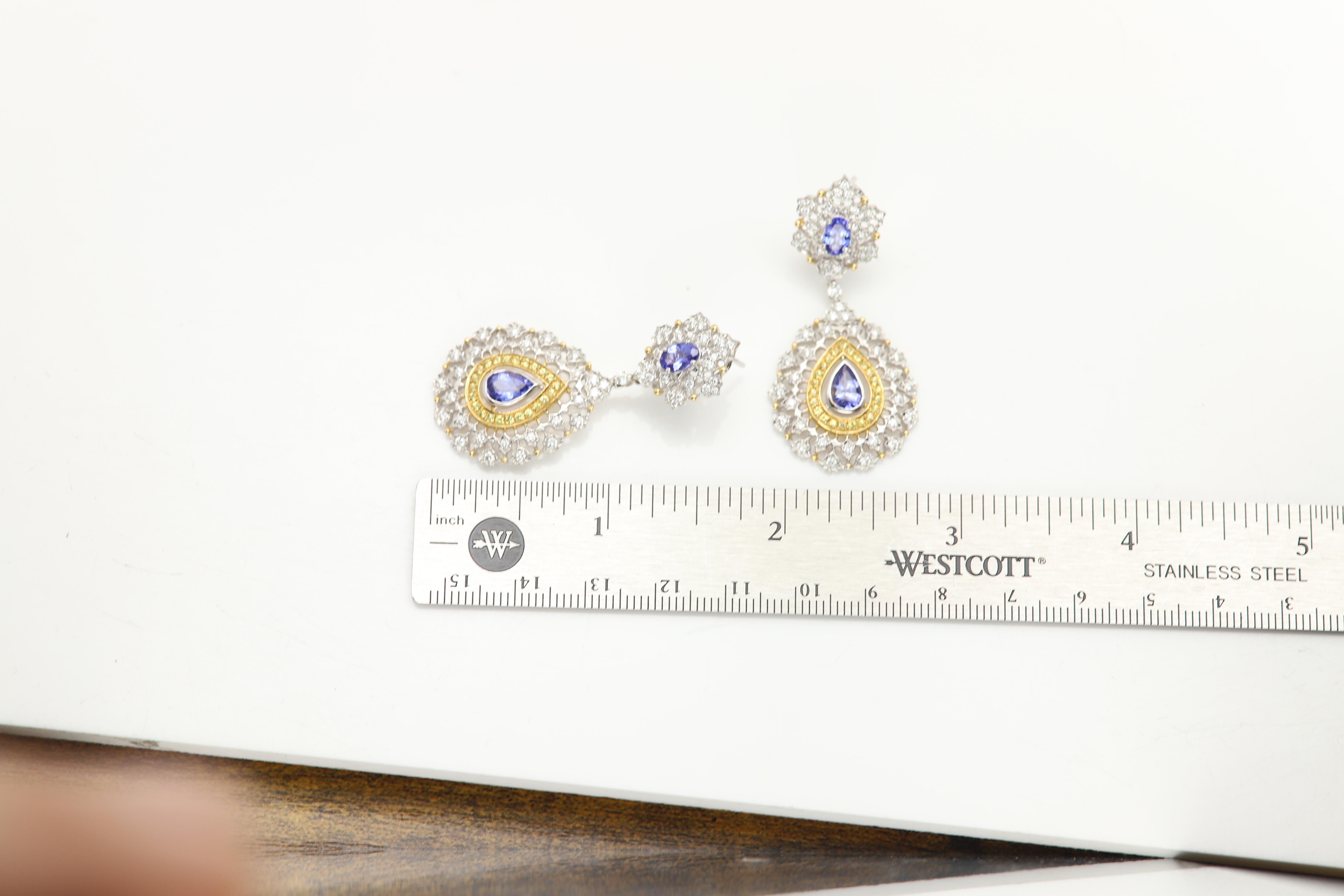 Orecchino in tanzanite con diamante 18 carati, orecchino a lampadario rimovibile e intercambiabile. in vendita 2