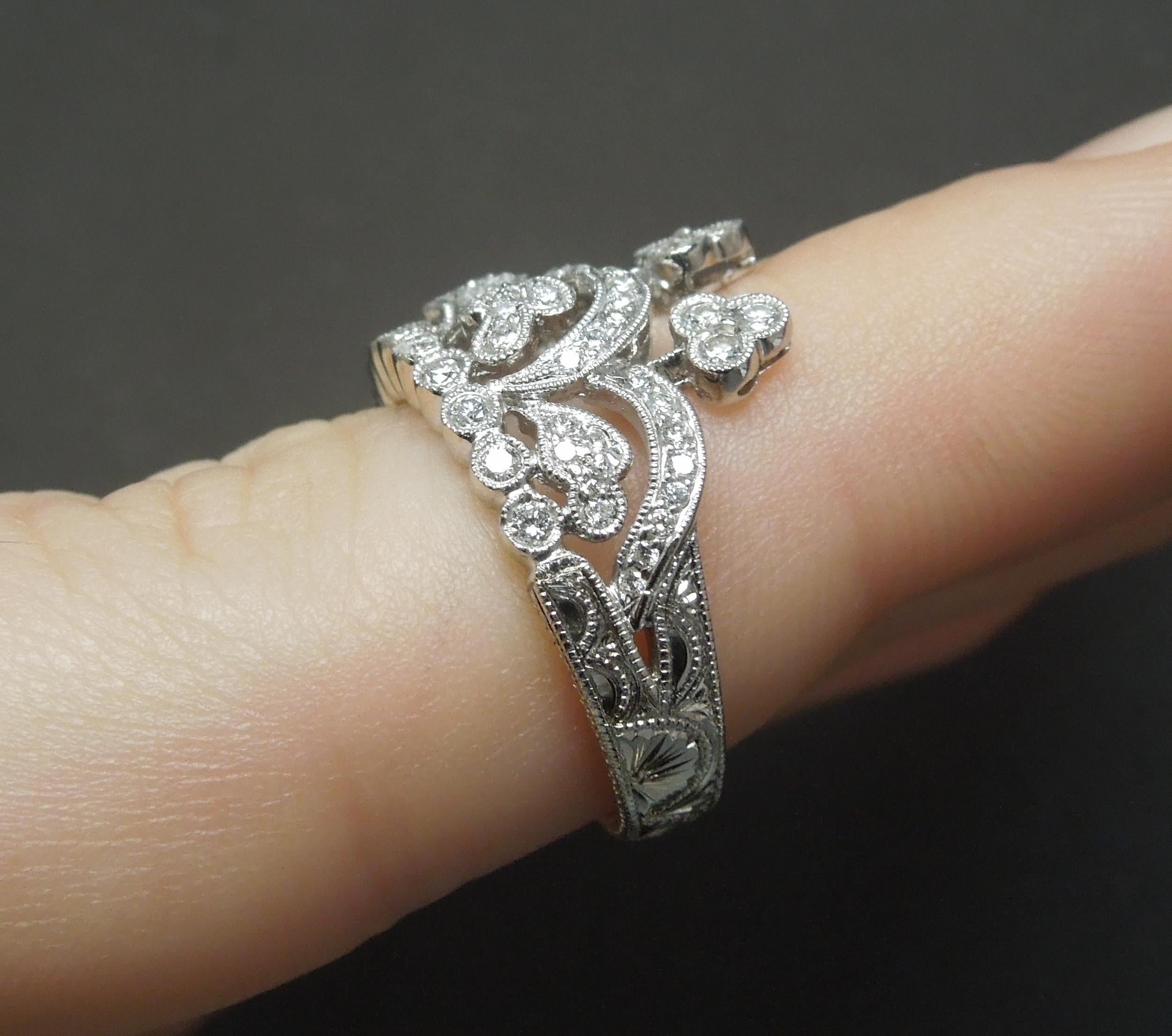 18 Karat Diamond Tiara Ring In Excellent Condition For Sale In METAIRIE, LA
