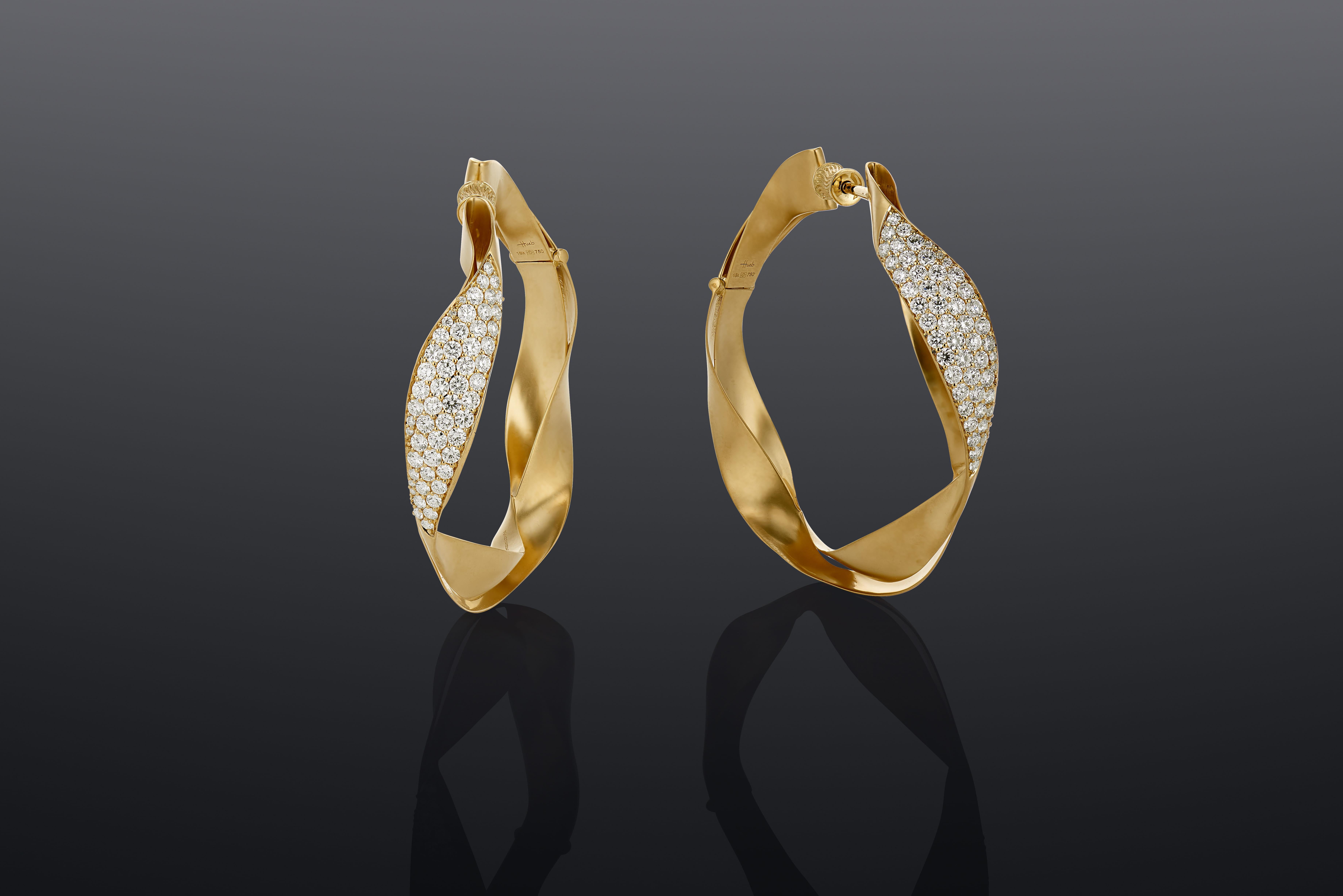 18 Karat Dunas Gelbgold-Ohrring mit Vs-Gh-Diamanten (Zeitgenössisch) im Angebot
