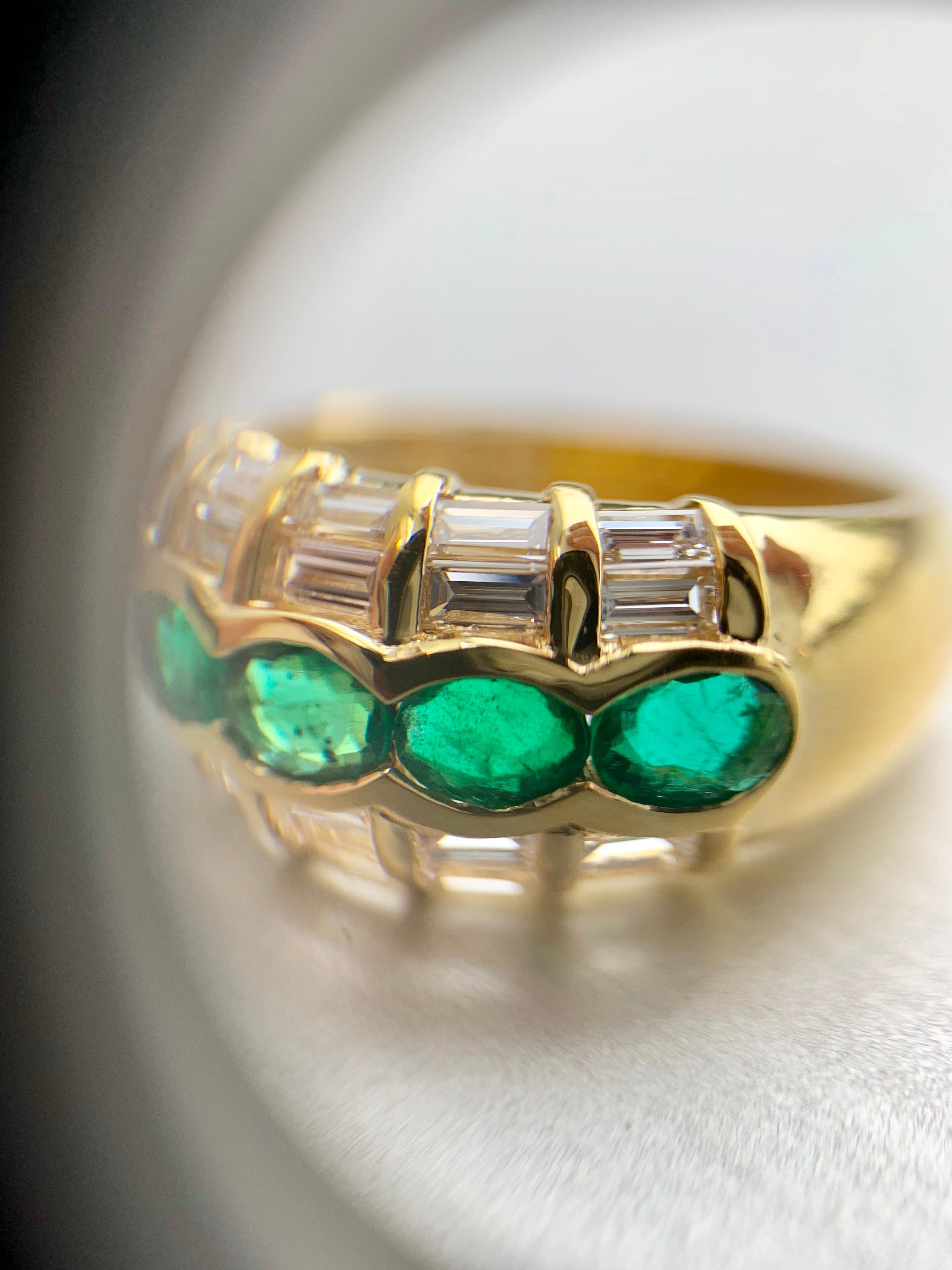 18 Karat Emerald and Baguette Diamond Ring For Sale 5