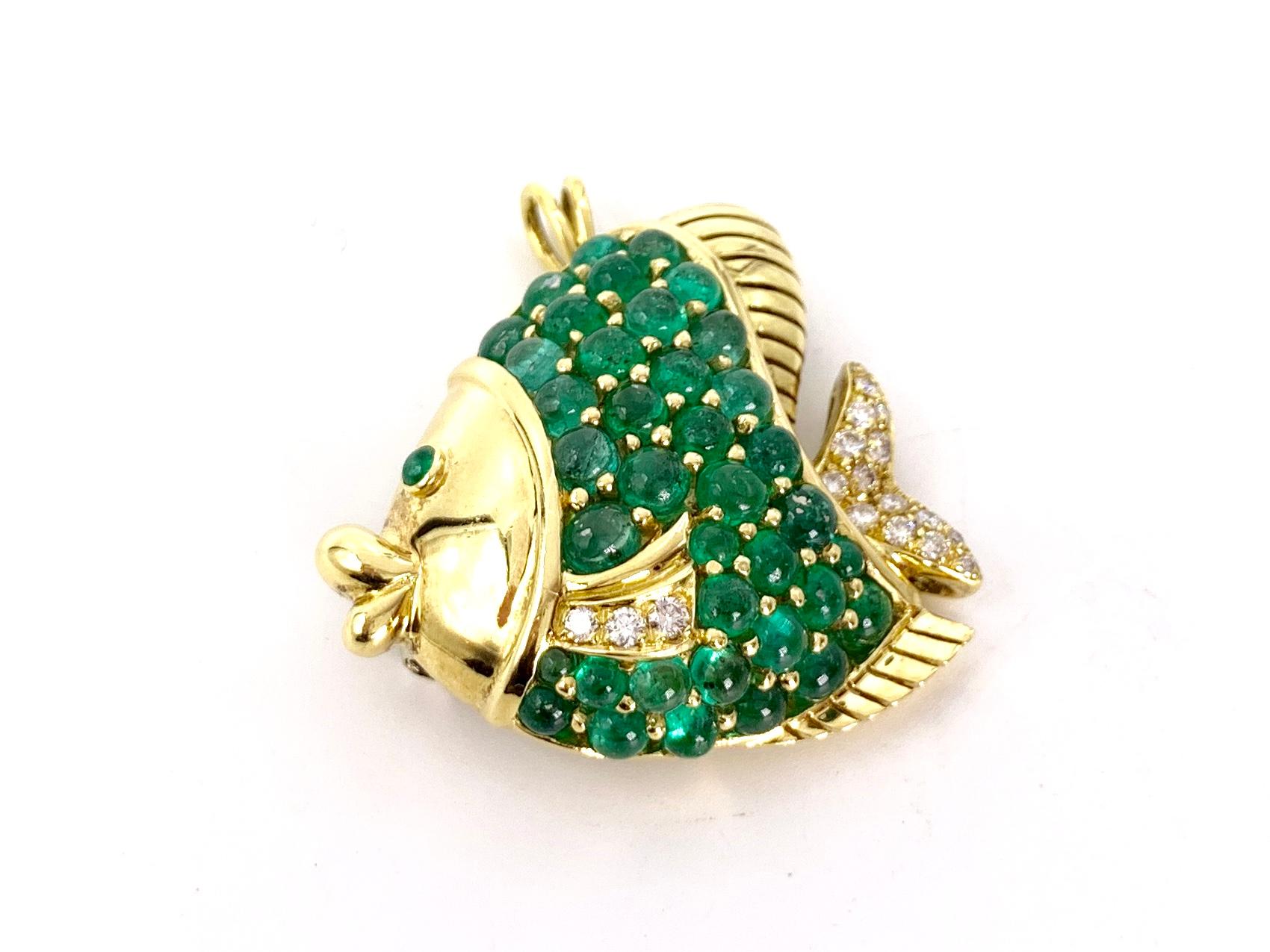 18 Karat Emerald and Diamond Fish Pendant or Brooch For Sale 1