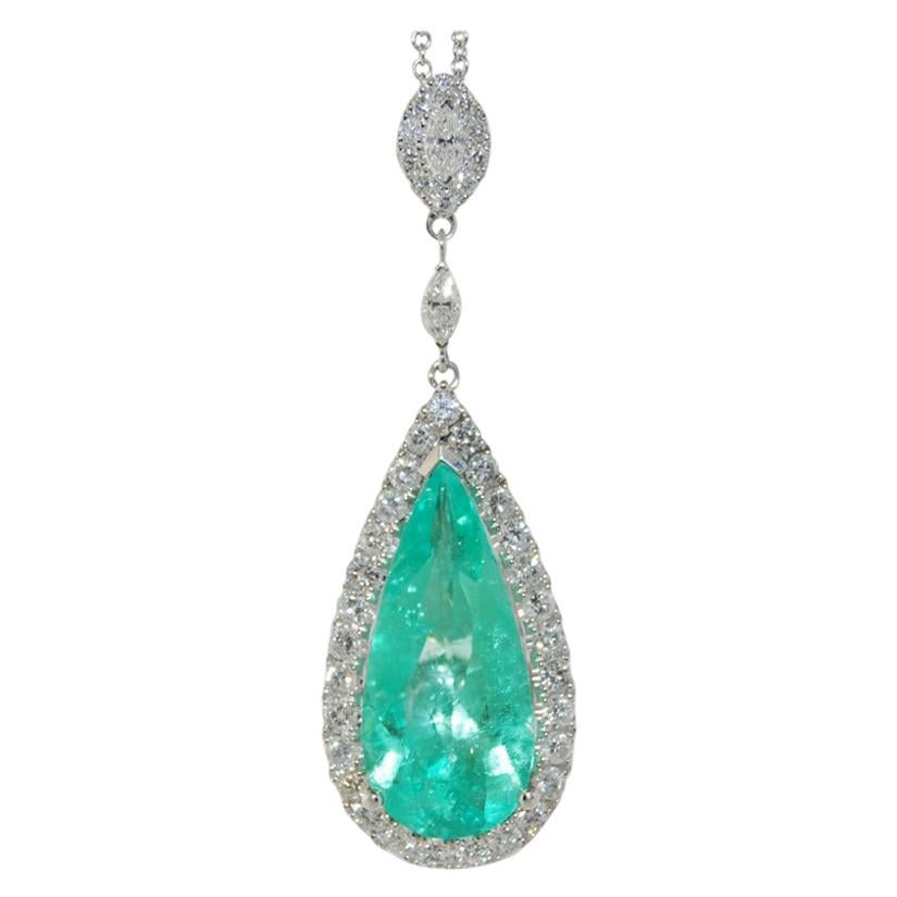 18 Karat Emerald and Diamond Pendant Necklace For Sale