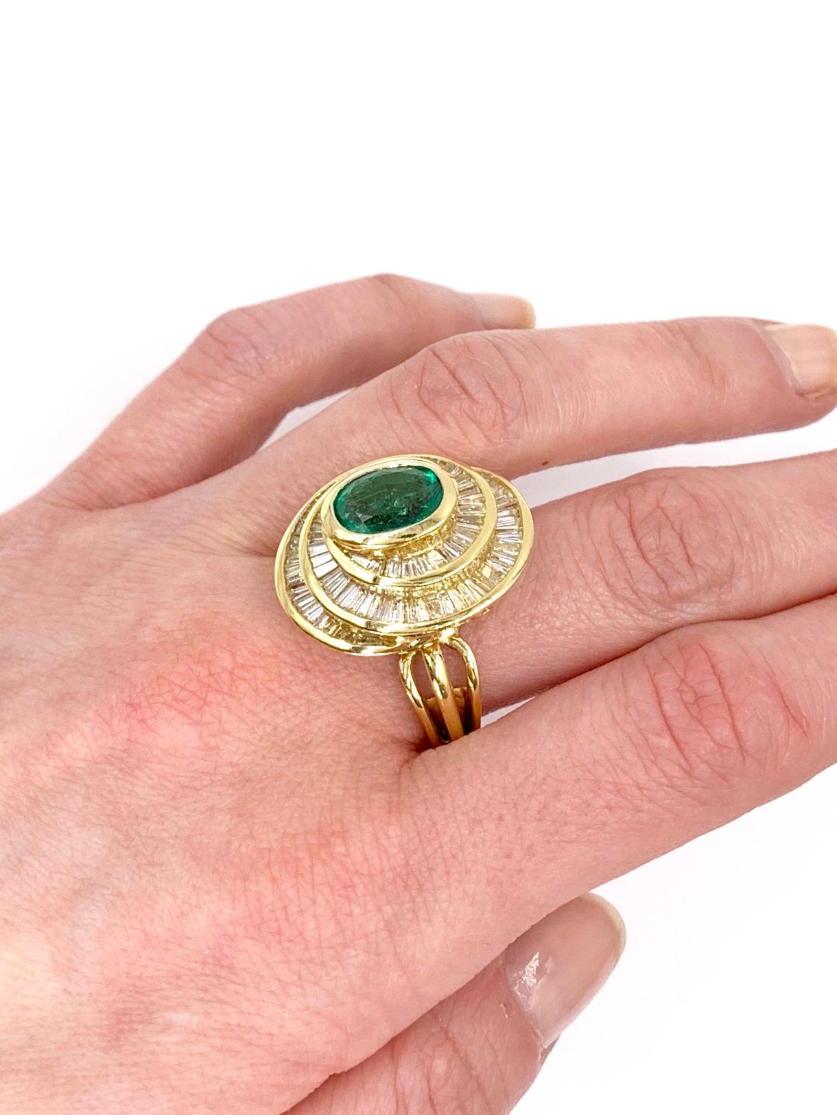 18 Karat Emerald and Diamond Swirl Cocktail Ring For Sale 5