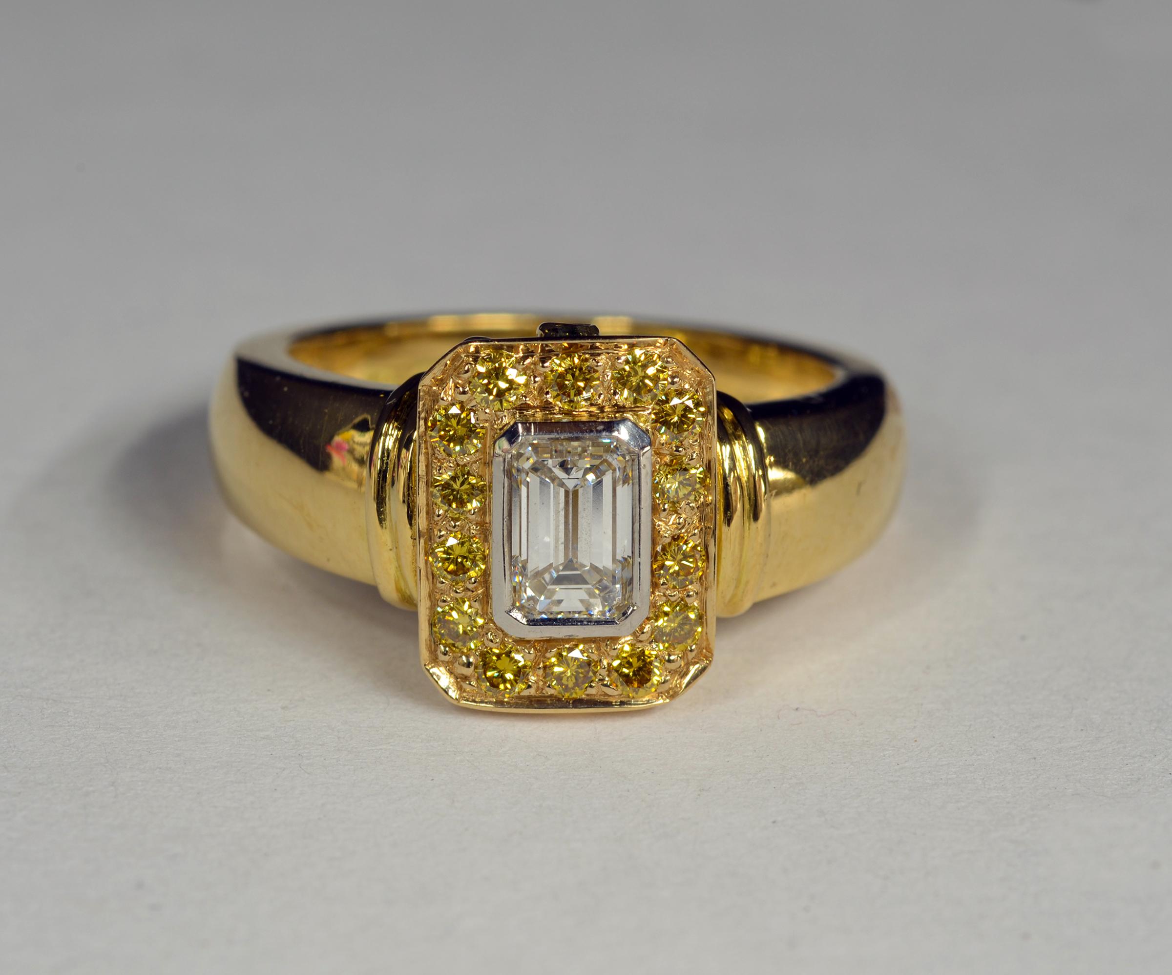 18 Karat Smaragdschliff und intensiv gelber Diamantring (Kunsthandwerker*in) im Angebot